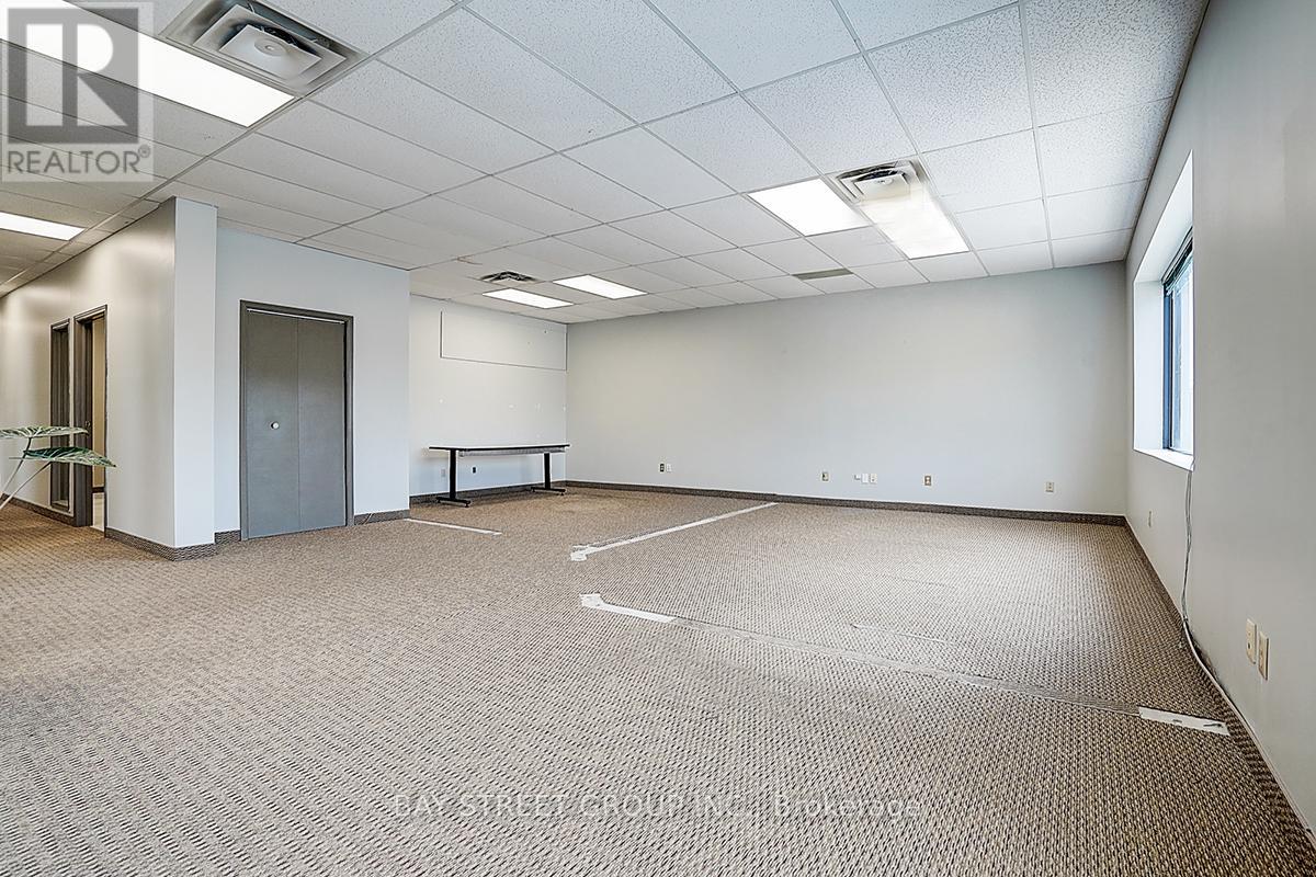 940 Sheldon Court, Burlington, Ontario  L7L 5K6 - Photo 19 - W12311471