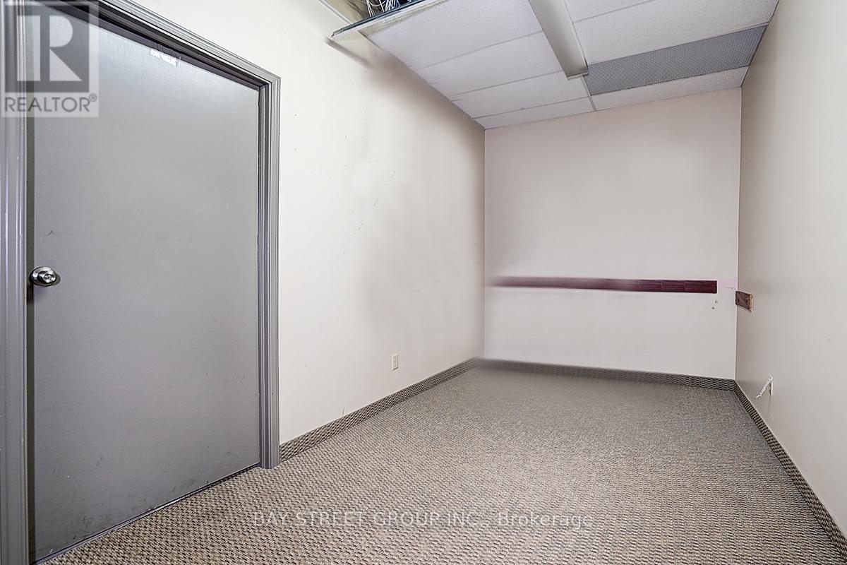 940 Sheldon Court, Burlington, Ontario  L7L 5K6 - Photo 24 - W12311471