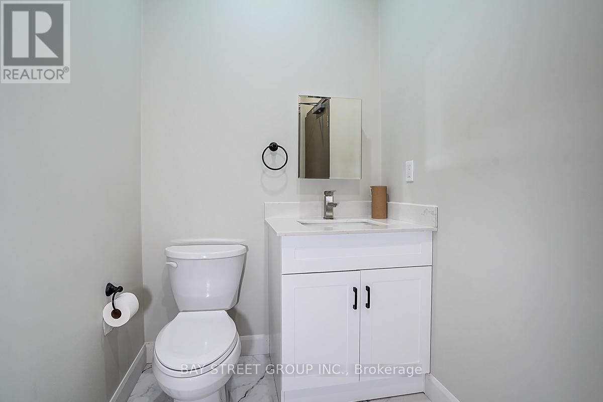 940 Sheldon Court, Burlington, Ontario  L7L 5K6 - Photo 25 - W12311471
