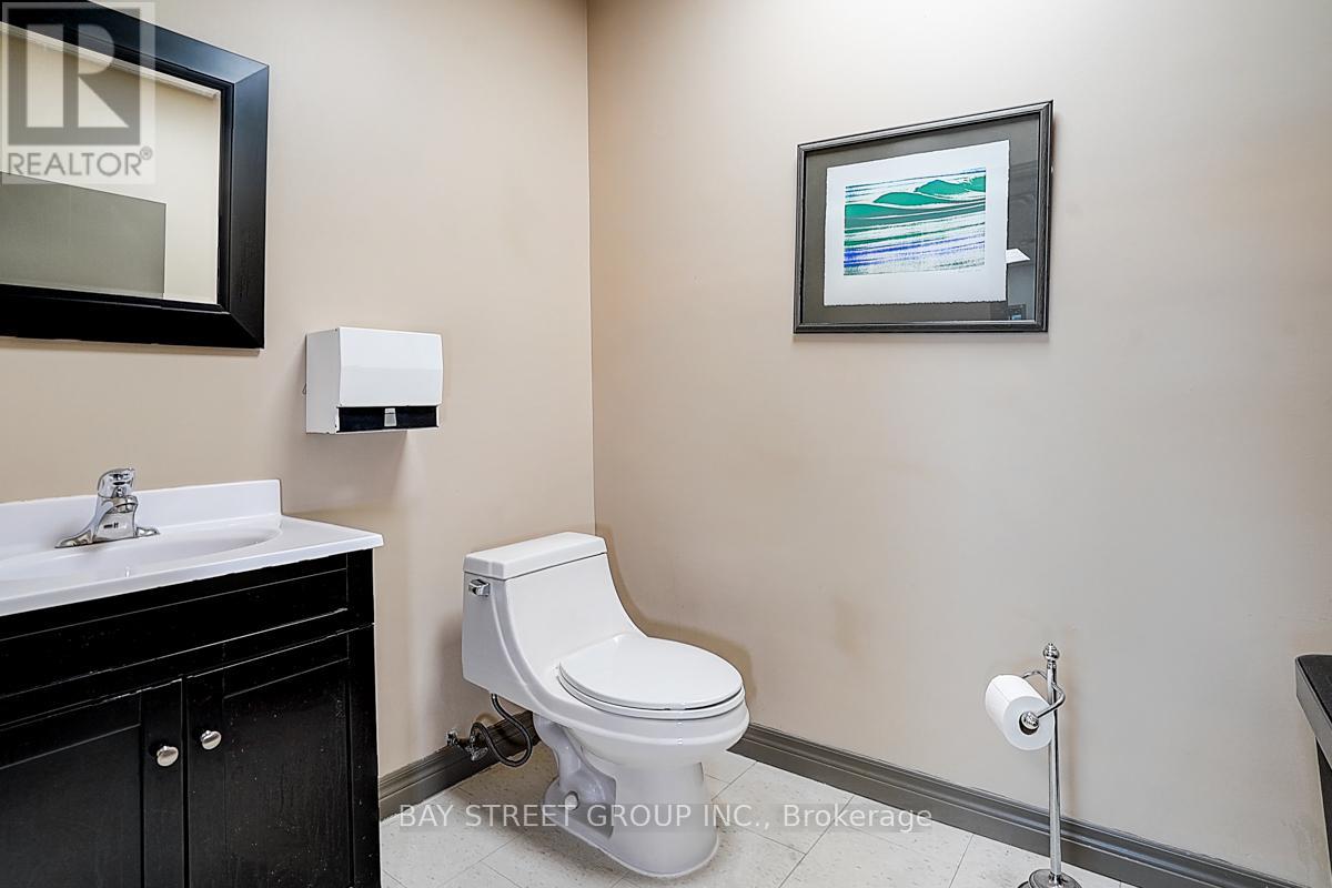 940 Sheldon Court, Burlington, Ontario  L7L 5K6 - Photo 26 - W12311471