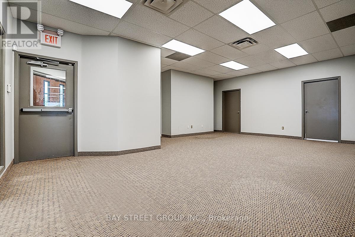 940 Sheldon Court, Burlington, Ontario  L7L 5K6 - Photo 6 - W12311471