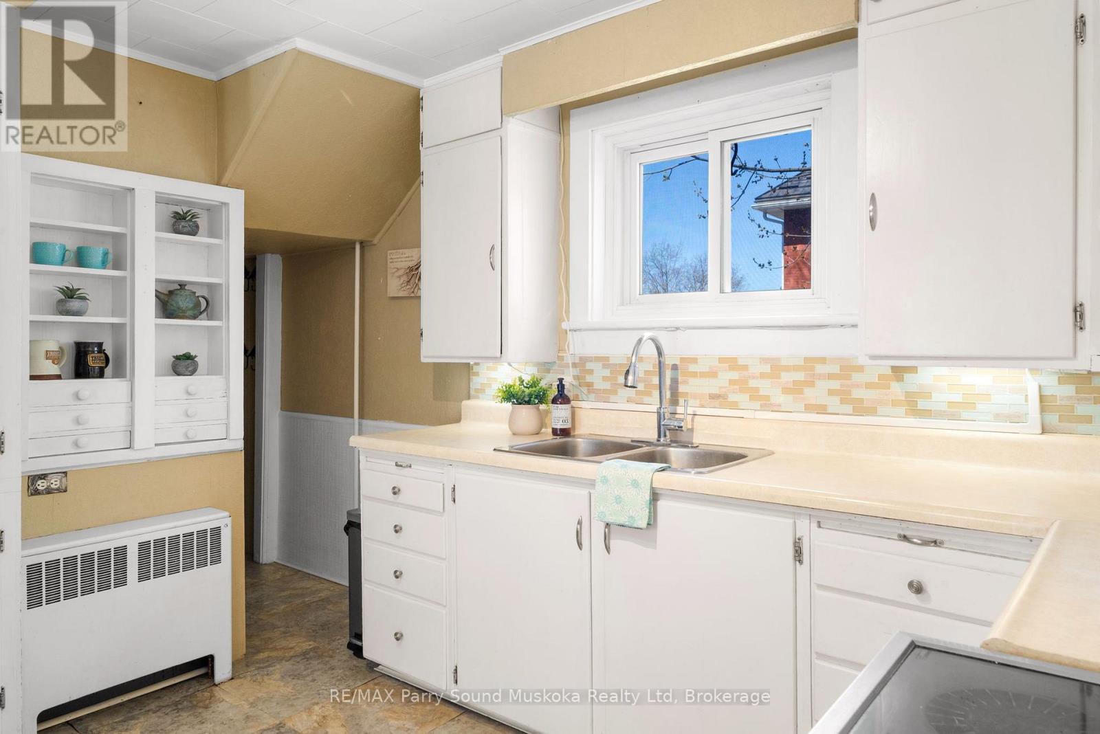 17 Waubeek Street, Parry Sound, Ontario  P2A 1B8 - Photo 21 - X12311521