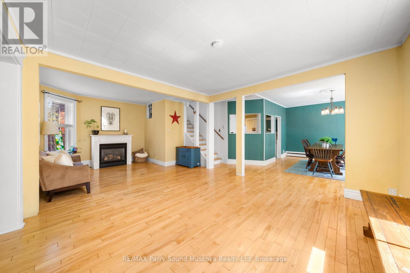 17 Waubeek Street, Parry Sound, Ontario  P2A 1B8 - Photo 8 - X12311521