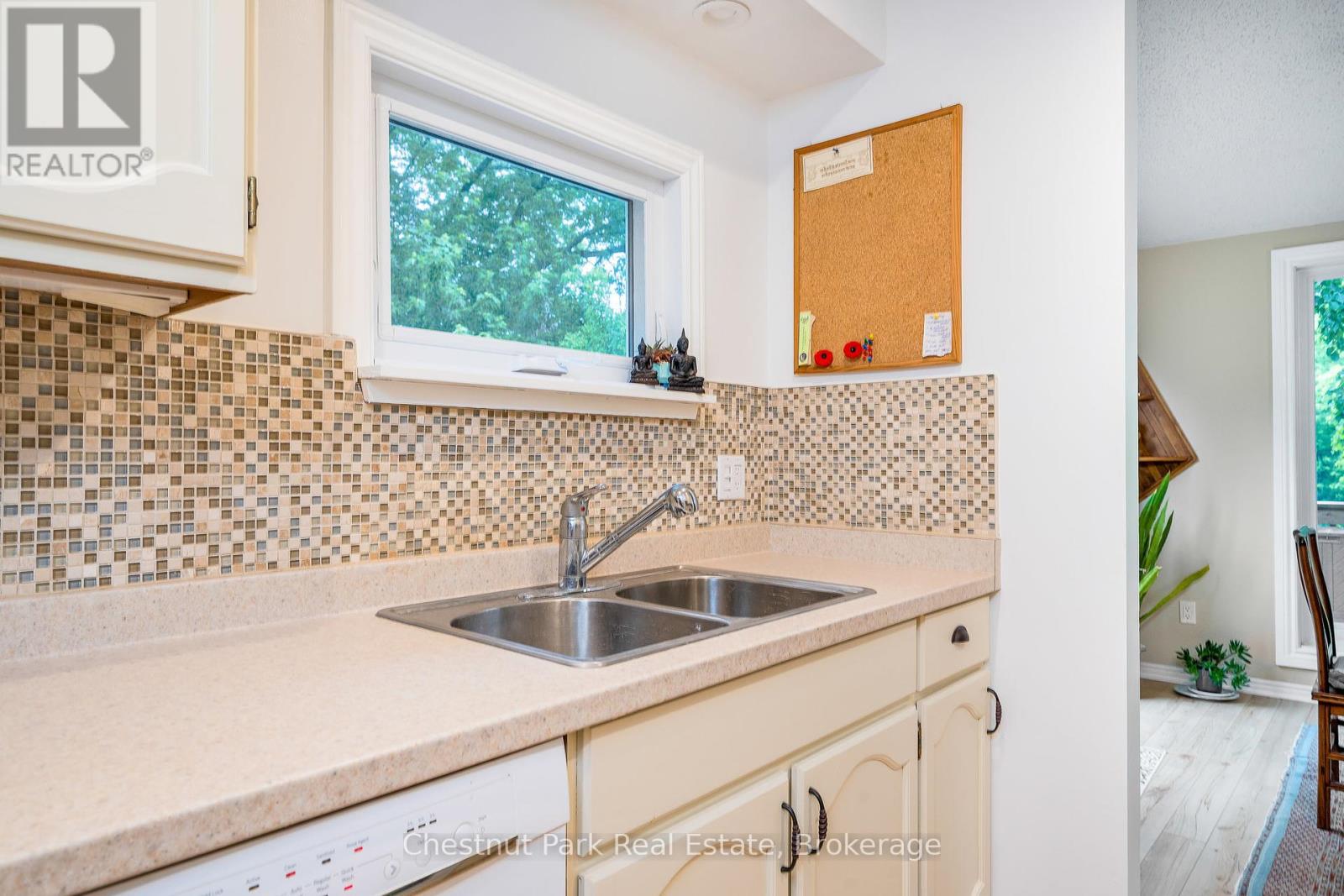 164 Slabtown Road, Blue Mountains, Ontario  N0H 1J0 - Photo 11 - X12311543