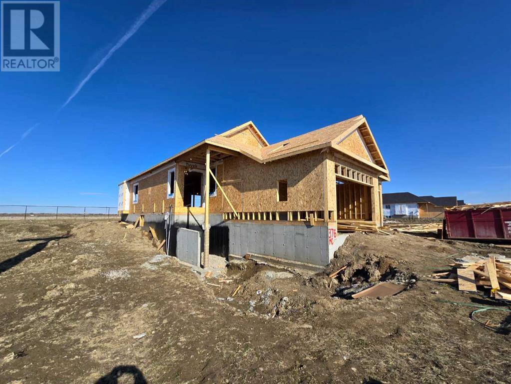 Property at 376 Muirfield Crescent image 4