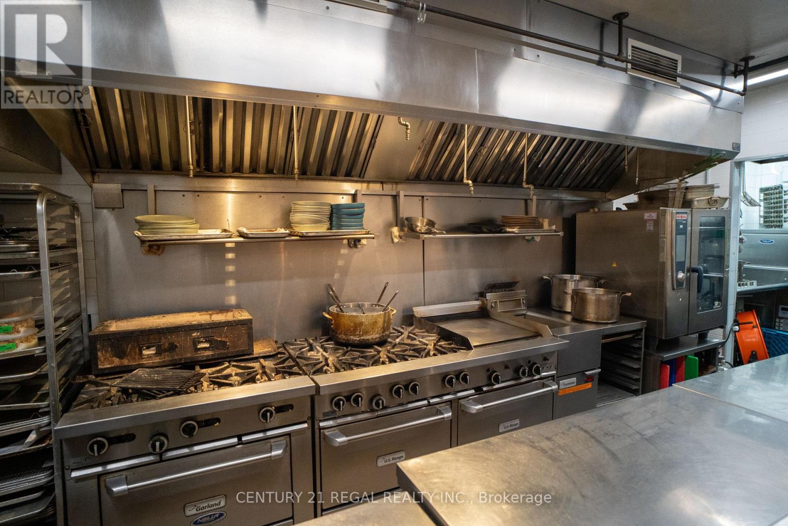 920-922 Queen Street W, Toronto, Ontario  M6J 1G6 - Photo 14 - C12310552