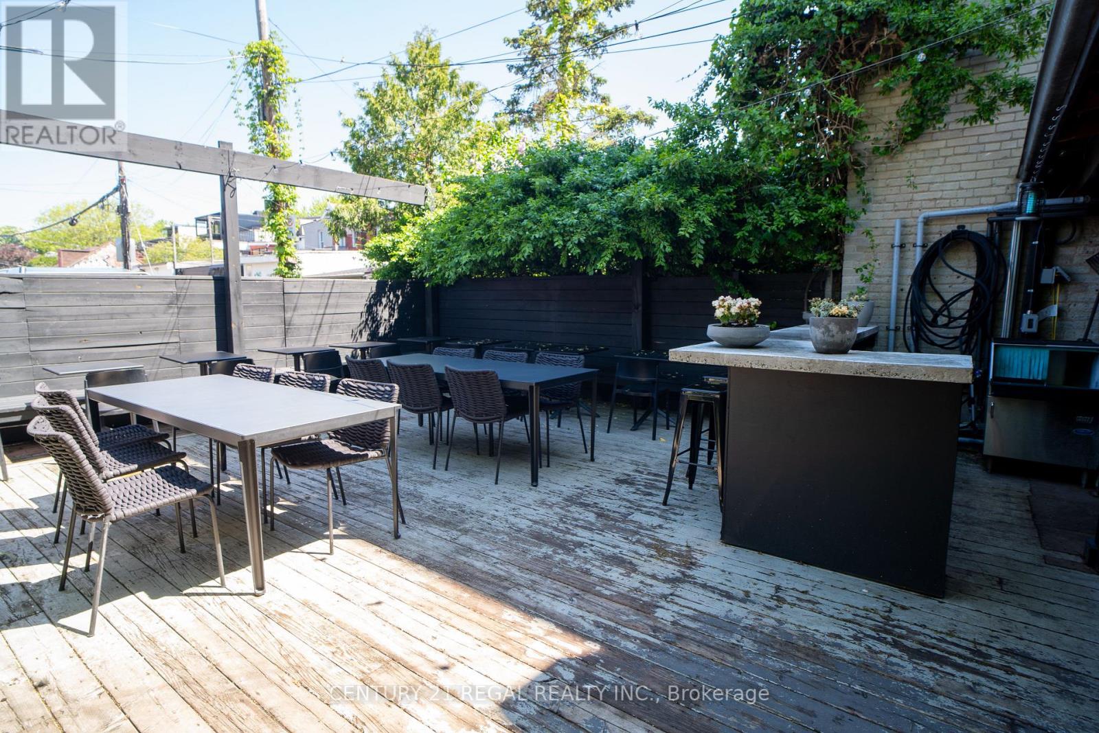 920-922 Queen Street W, Toronto, Ontario  M6J 1G6 - Photo 11 - C12310552