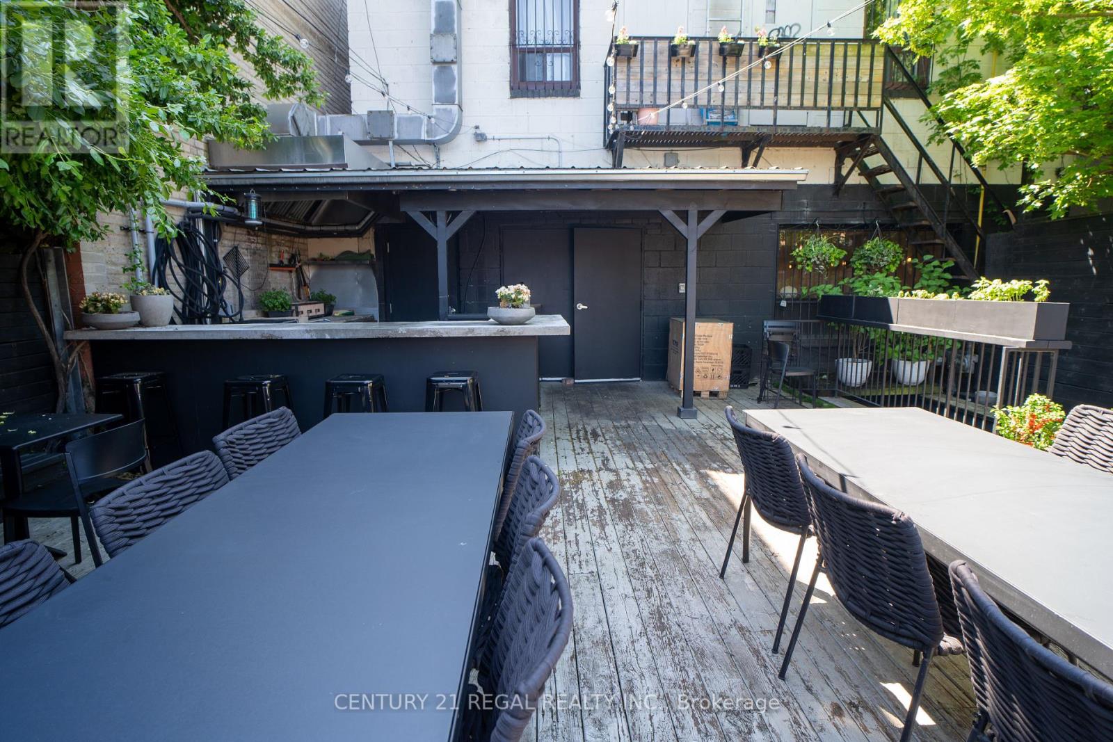 920-922 Queen Street W, Toronto, Ontario  M6J 1G6 - Photo 10 - C12310552