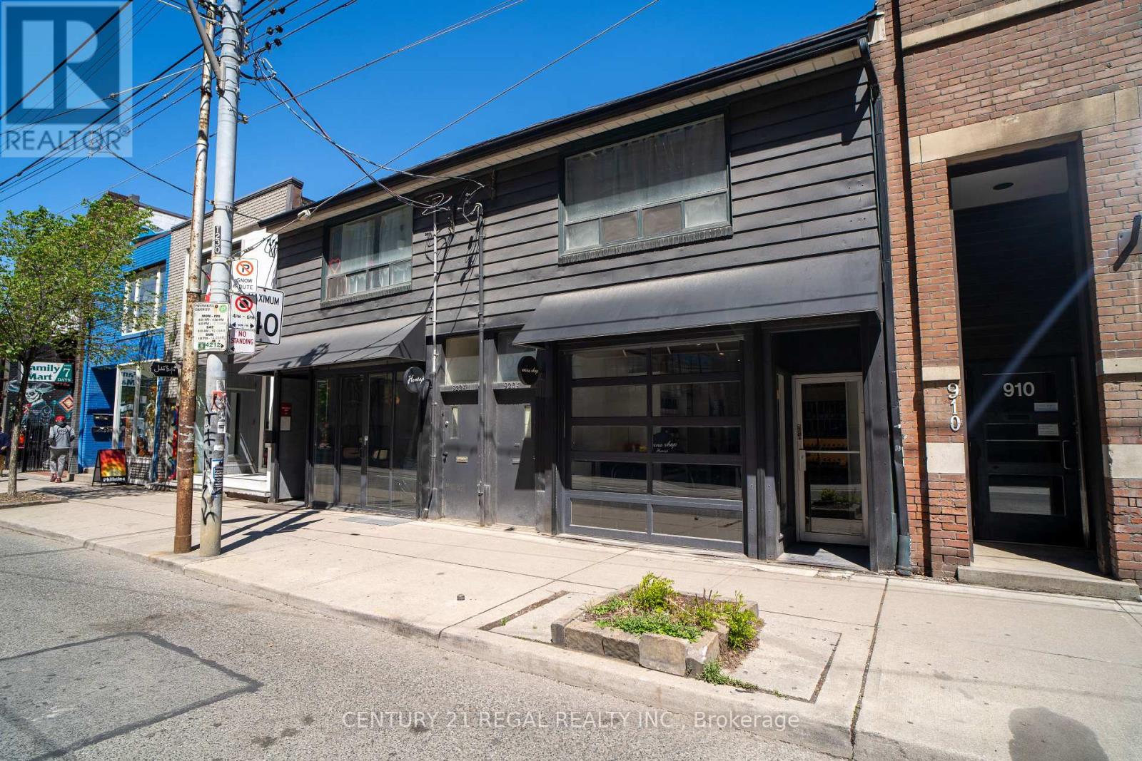920-922 Queen Street W, Toronto, Ontario  M6J 1G6 - Photo 2 - C12310552