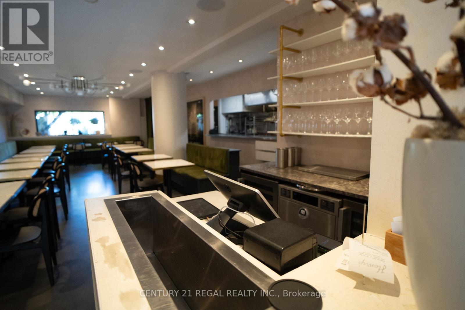 920-922 Queen Street W, Toronto, Ontario  M6J 1G6 - Photo 25 - C12310552