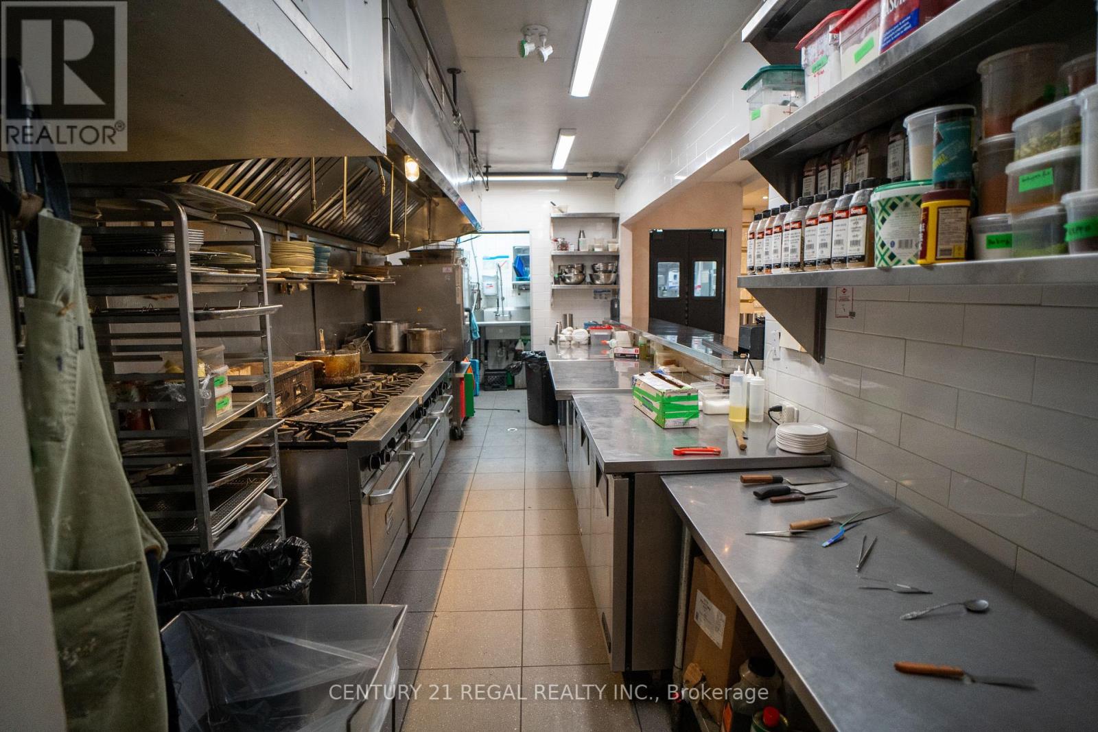920-922 Queen Street W, Toronto, Ontario  M6J 1G6 - Photo 30 - C12310552