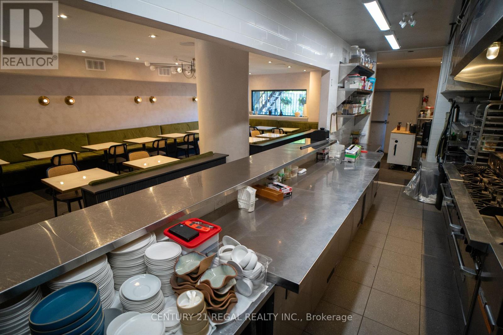 920-922 Queen Street W, Toronto, Ontario  M6J 1G6 - Photo 27 - C12310552