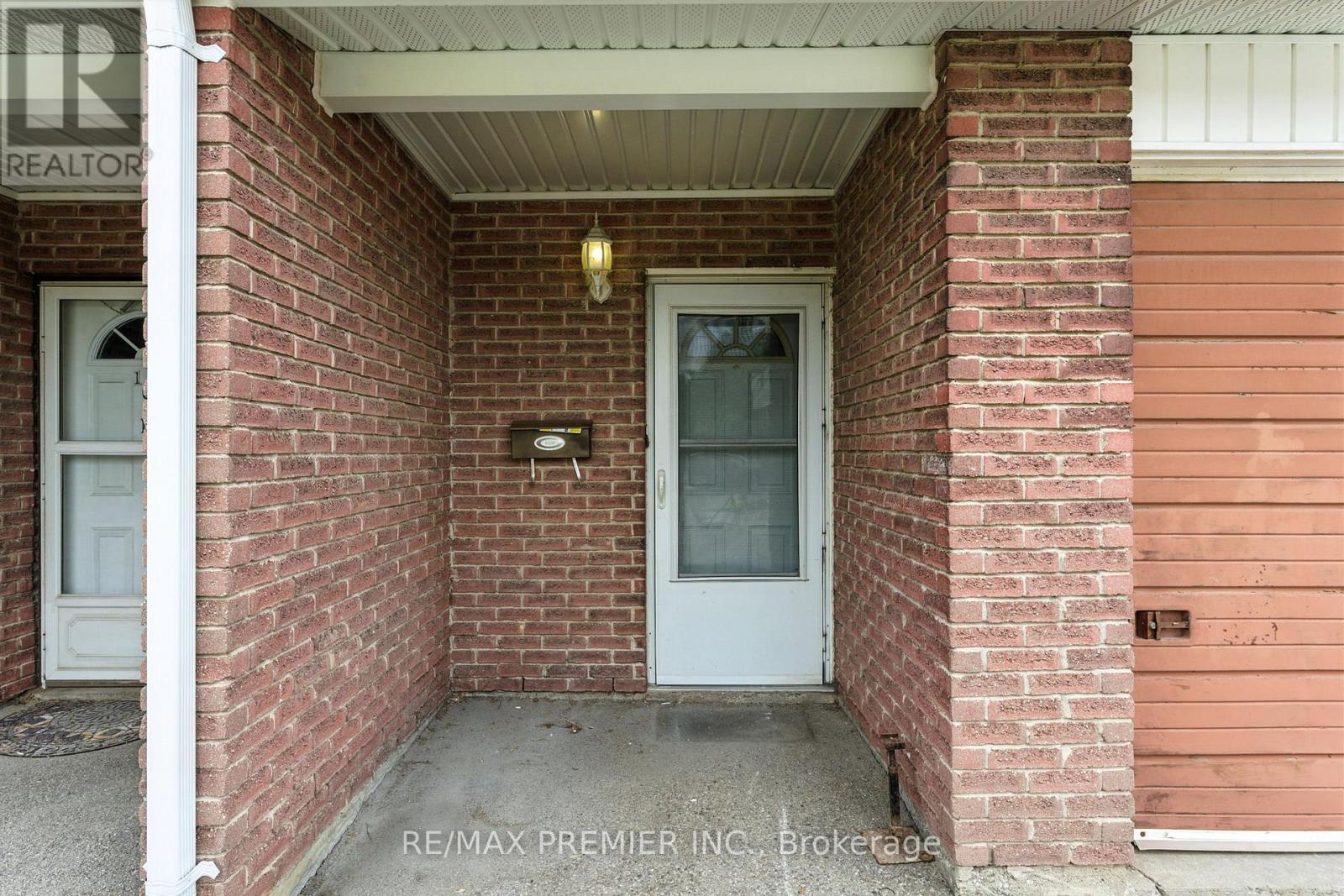 164e Henry Street, Brantford, Ontario  N3S 5C7 - Photo 2 - X12298262