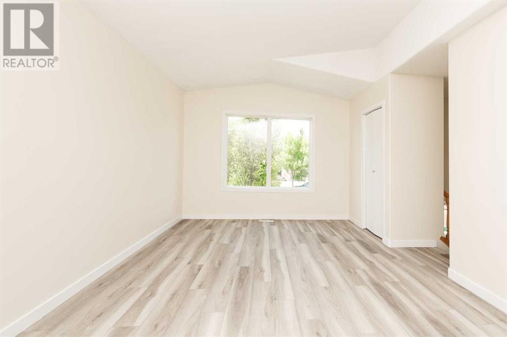 Property at 102 Tartan Boulevard W image 4