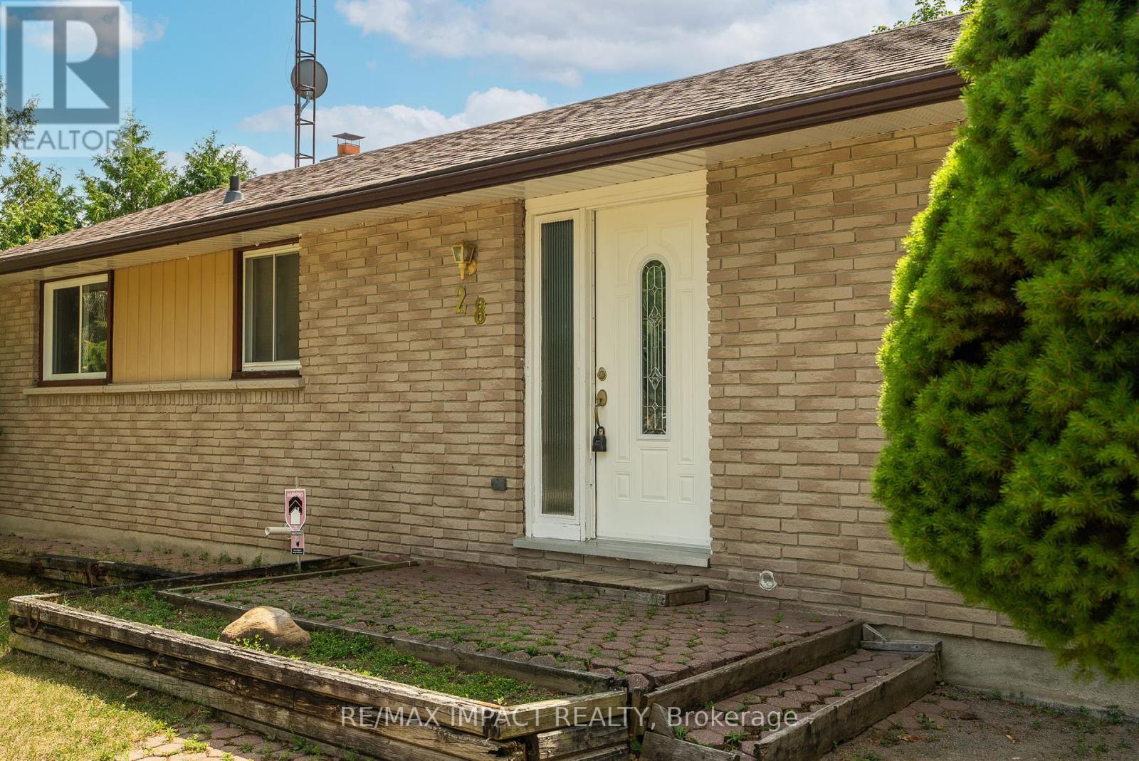 28 Pinewood Crescent, Kawartha Lakes, Ontario  L0A 1K0 - Photo 5 - X12311634