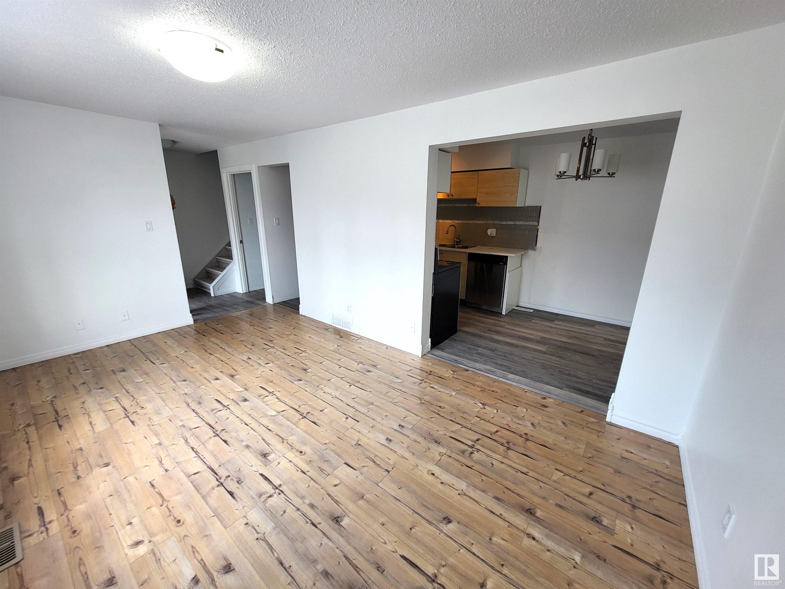 Property at #4 14125 82 ST NW image 3