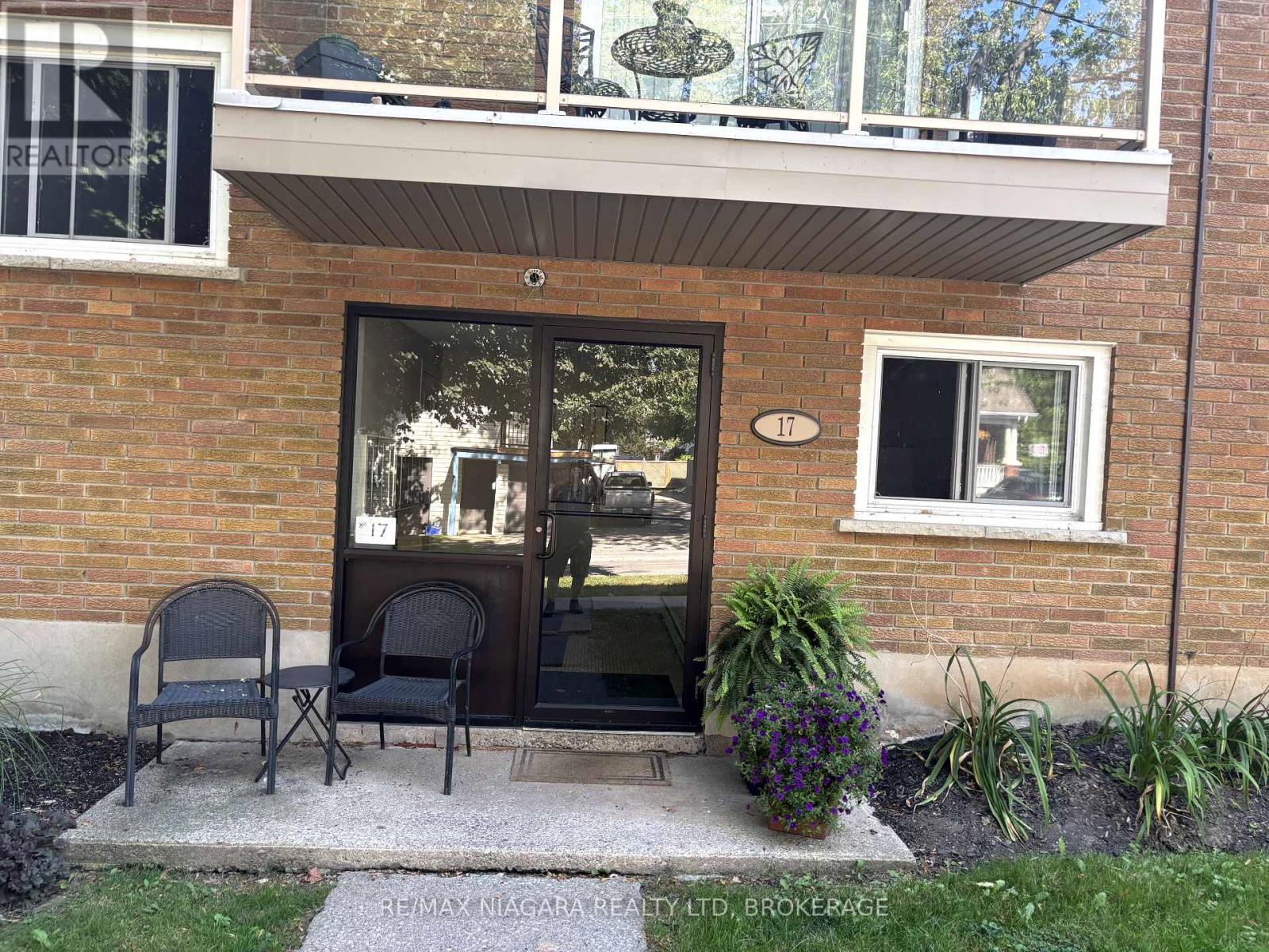 17 Simcoe Street, St. Catharines, Ontario  L2N 5C6 - Photo 12 - X12311155