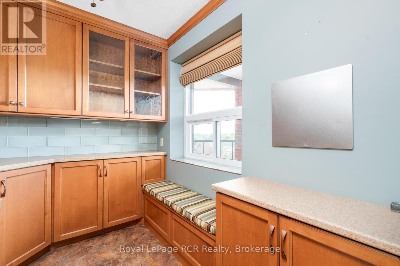 606 - 536 11th Avenue, Hanover, Ontario  N4N 2S4 - Photo 15 - X12283074