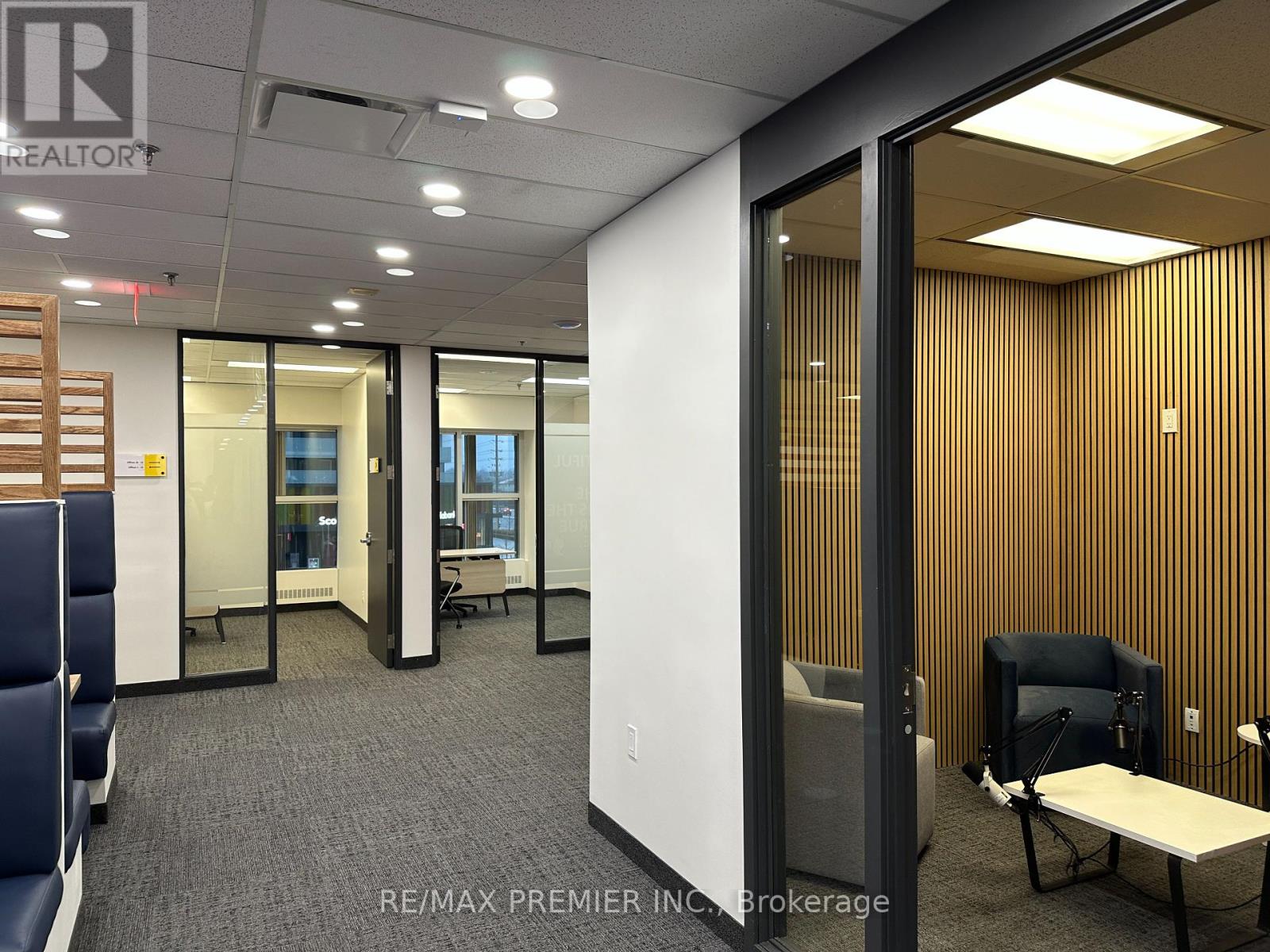 200-22 - 350 Burnhamthorpe Road W, Mississauga, Ontario  L5B 3J1 - Photo 6 - W12311548