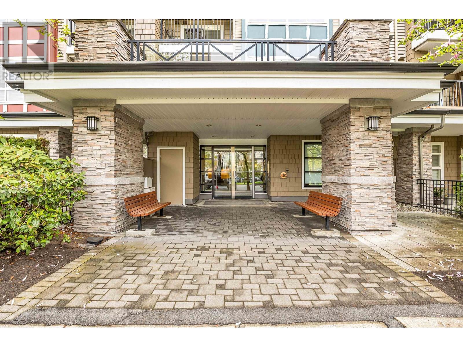 403 7088 MONT ROYAL SQUARE, Vancouver, British Columbia