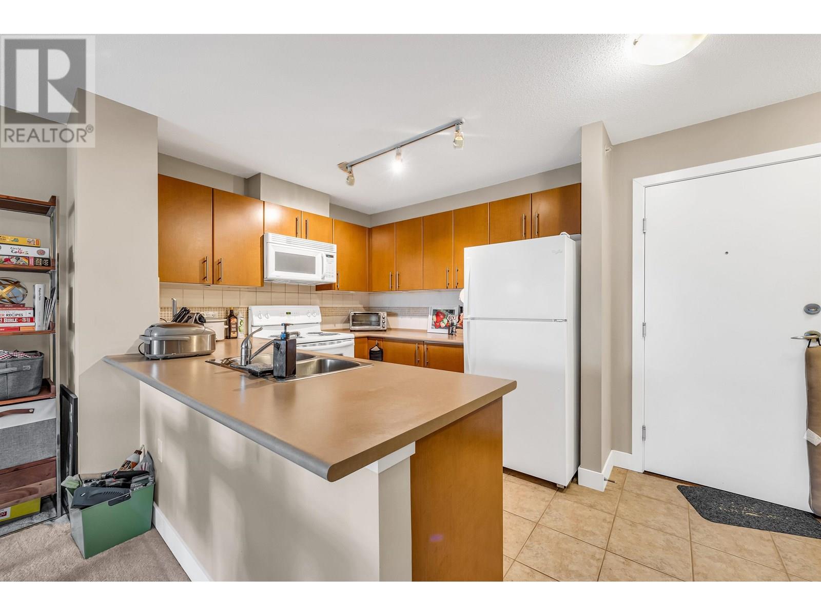 403 7088 Mont Royal Square, Vancouver, British Columbia  V5S 4X7 - Photo 4 - R3031259