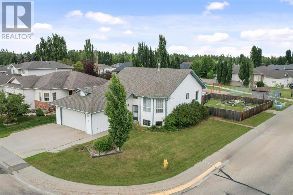 Property at 50 Park Circle image 3