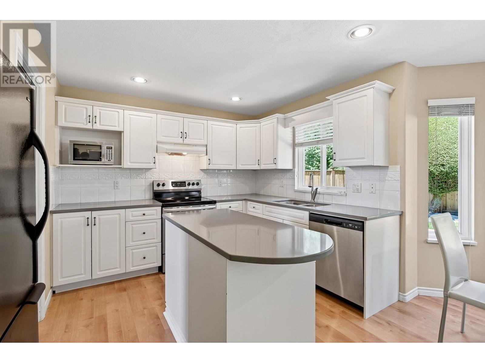 1237 Amazon Drive, Port Coquitlam, British Columbia  V3B 7Y9 - Photo 11 - R3031238