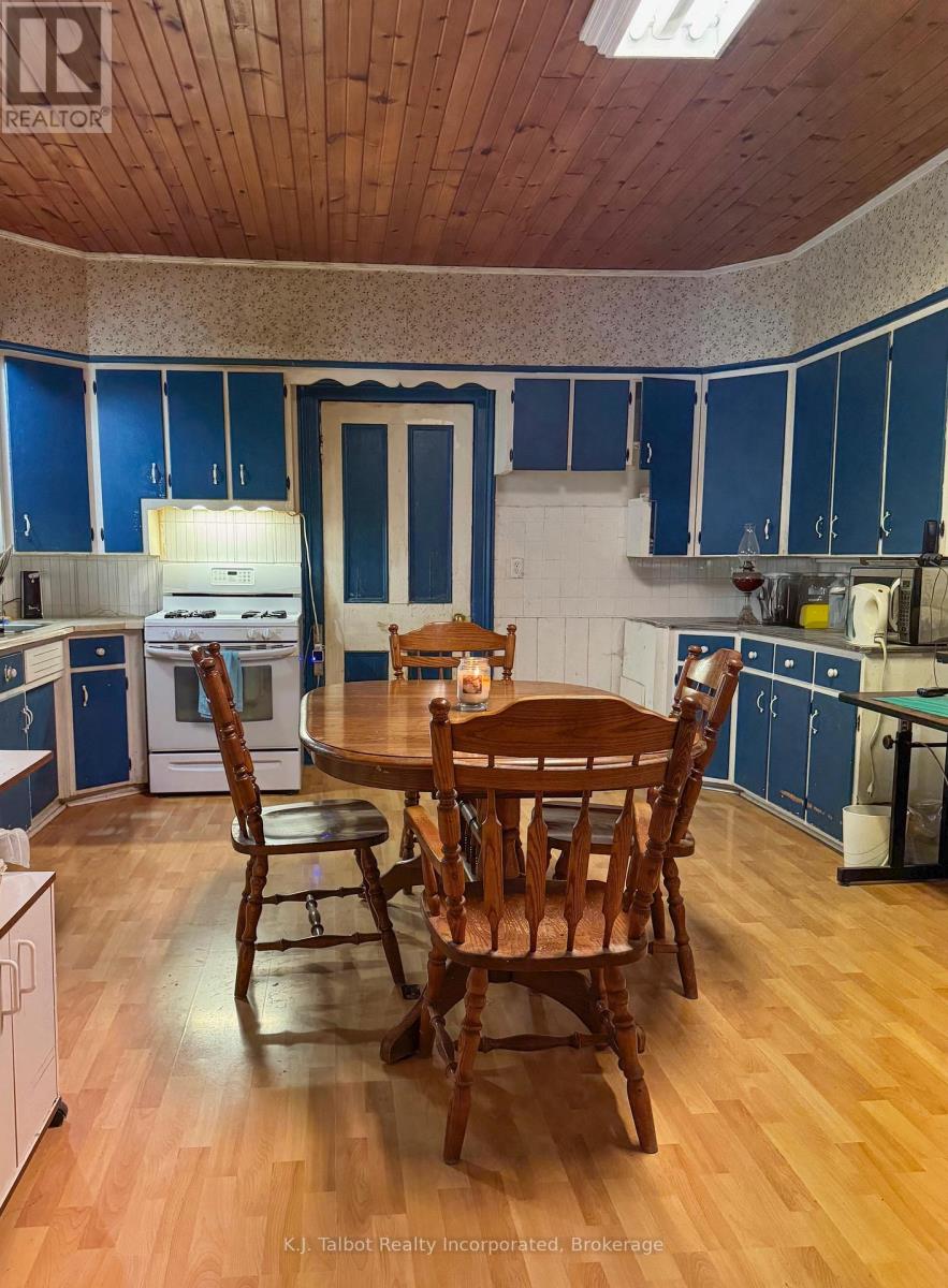 600 Fishleigh Street, Huron East, Ontario  N0G 1H0 - Photo 4 - X12311608