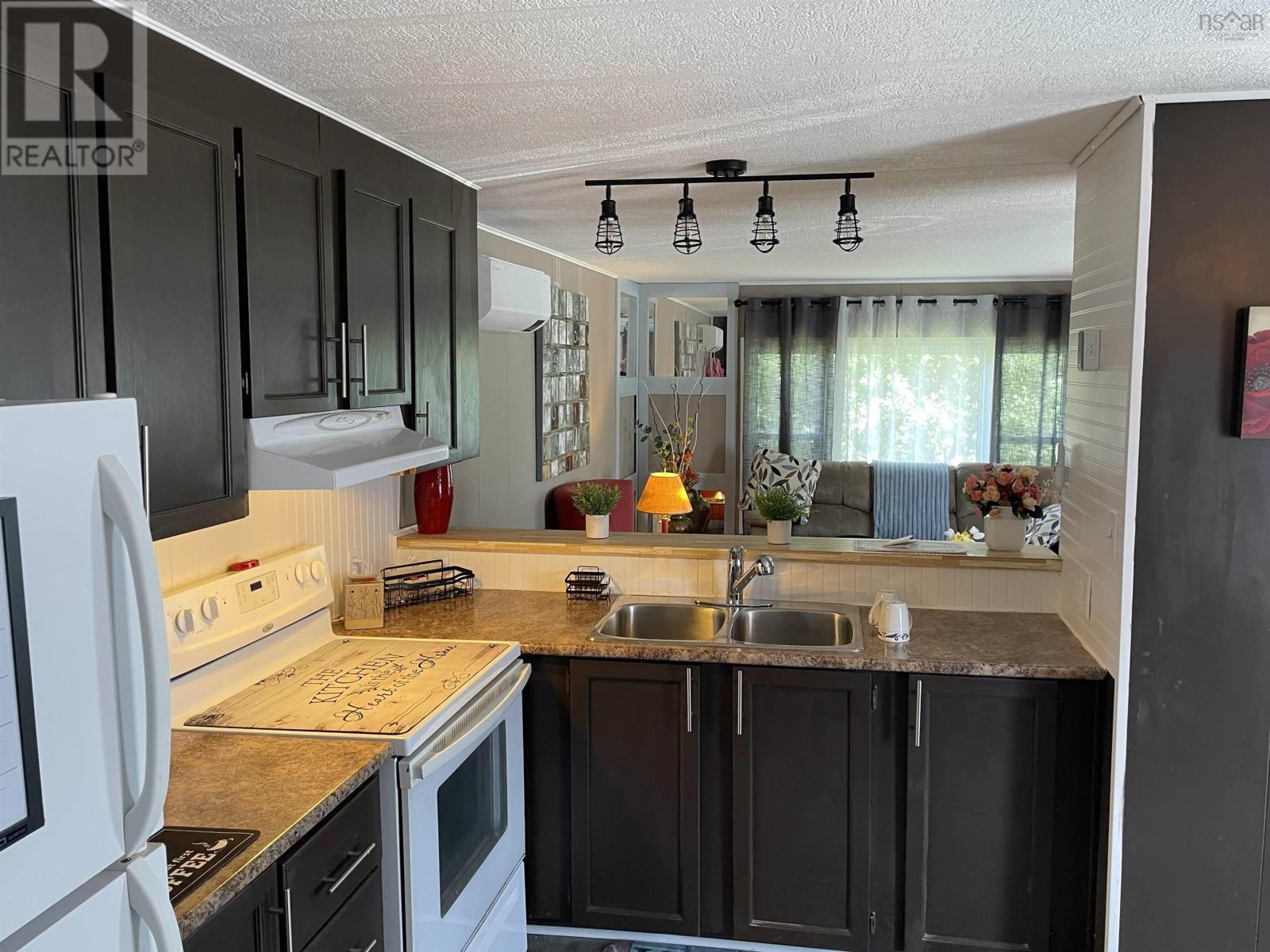 3739 New Waterford Highway, New Victoria, Nova Scotia  B1H 5B8 - Photo 17 - 202518947