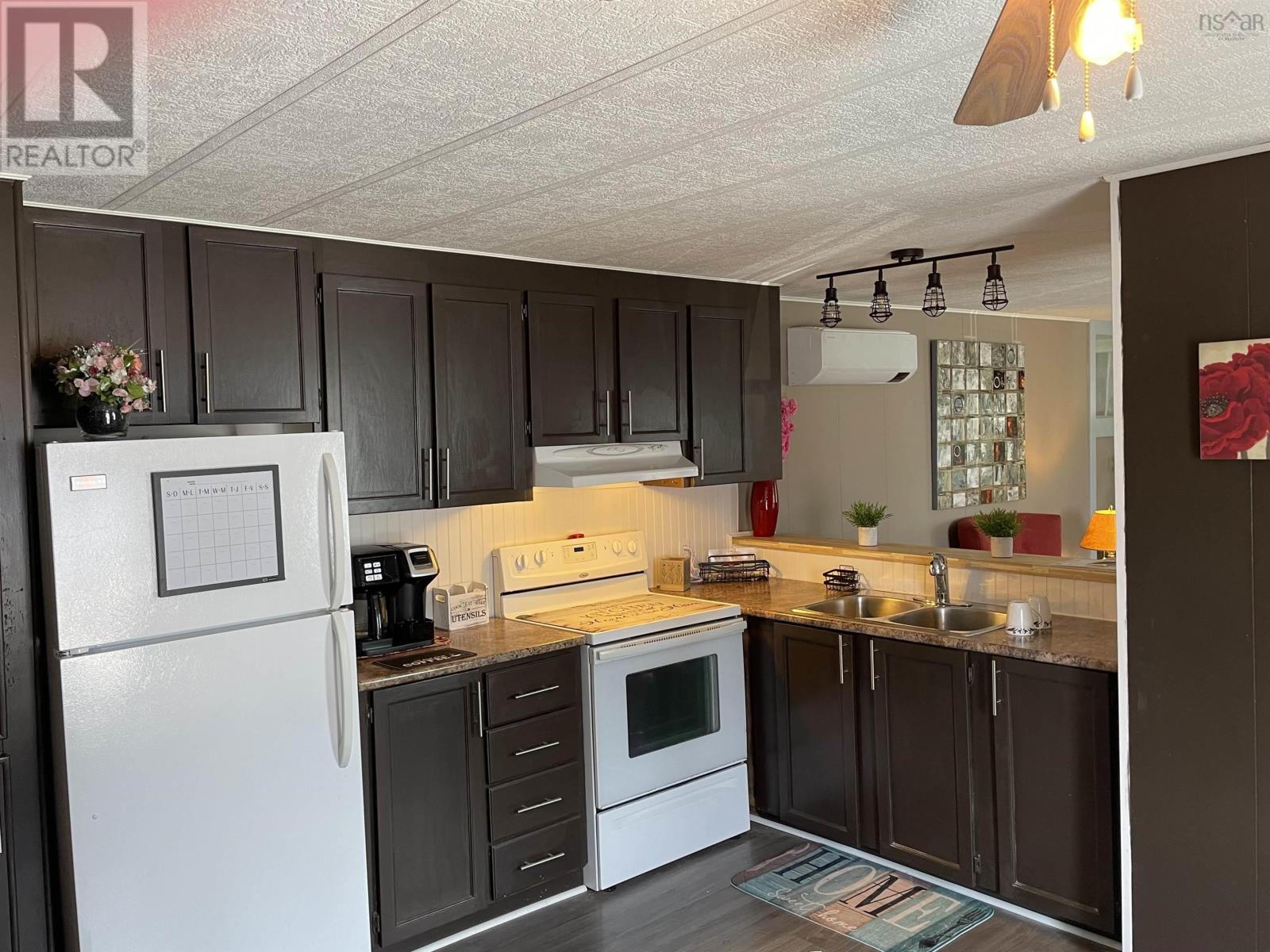 3739 New Waterford Highway, New Victoria, Nova Scotia  B1H 5B8 - Photo 14 - 202518947
