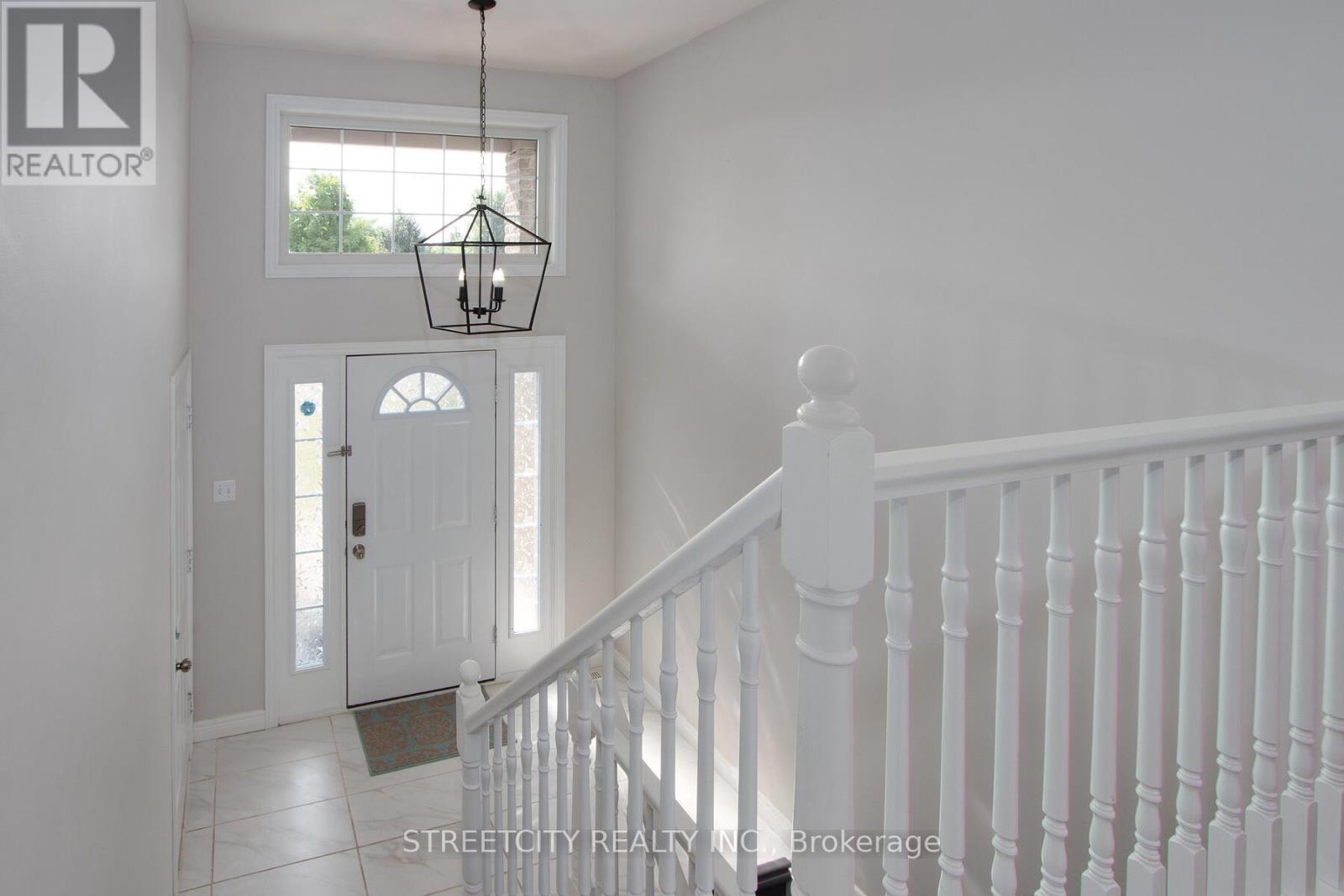 1036 Marigold Street Ne, London North, Ontario  N5X 4N9 - Photo 5 - X12308597