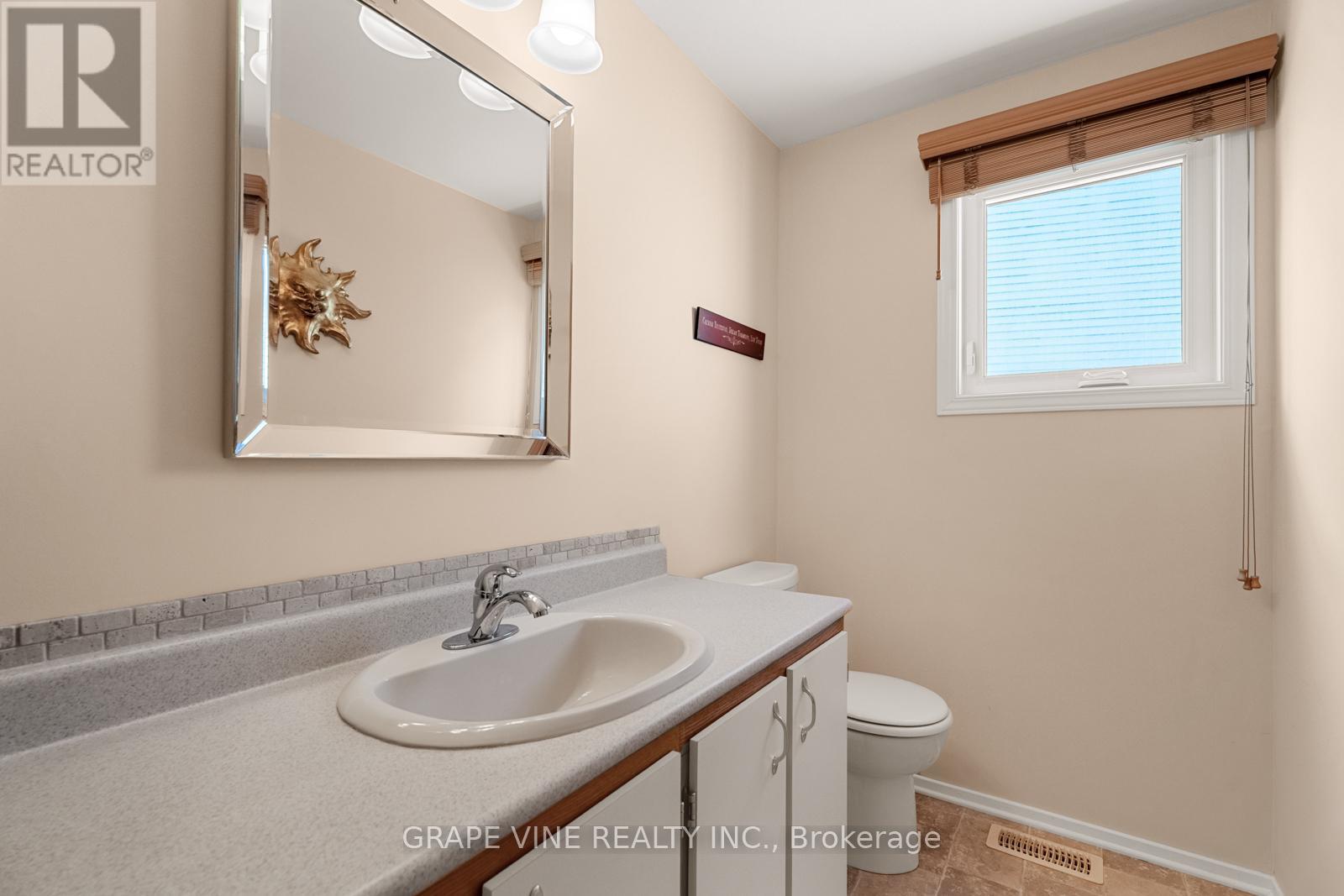 34 Four Seasons Drive, Ottawa, Ontario  K2E 7P8 - Photo 11 - X12311686