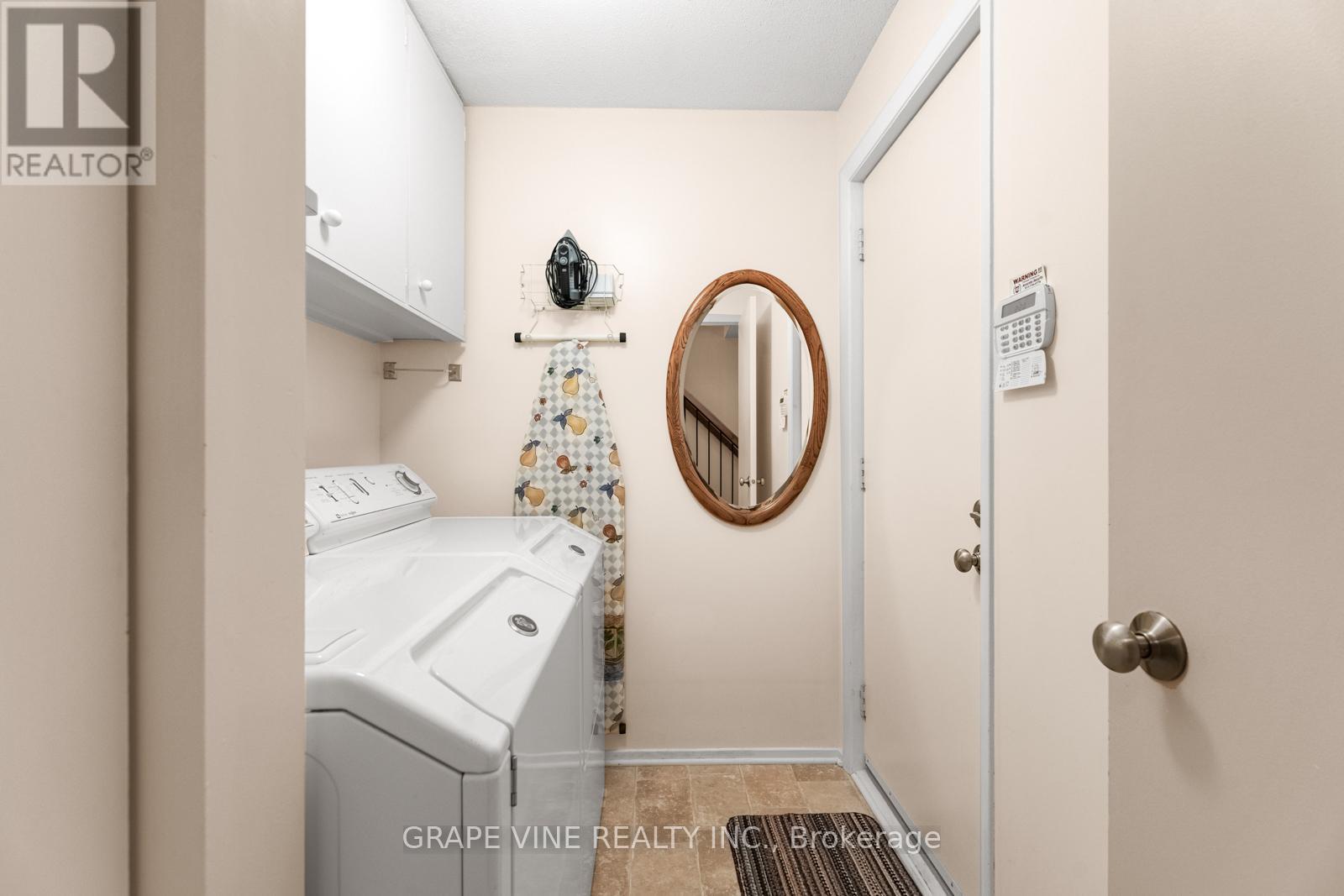 34 Four Seasons Drive, Ottawa, Ontario  K2E 7P8 - Photo 12 - X12311686