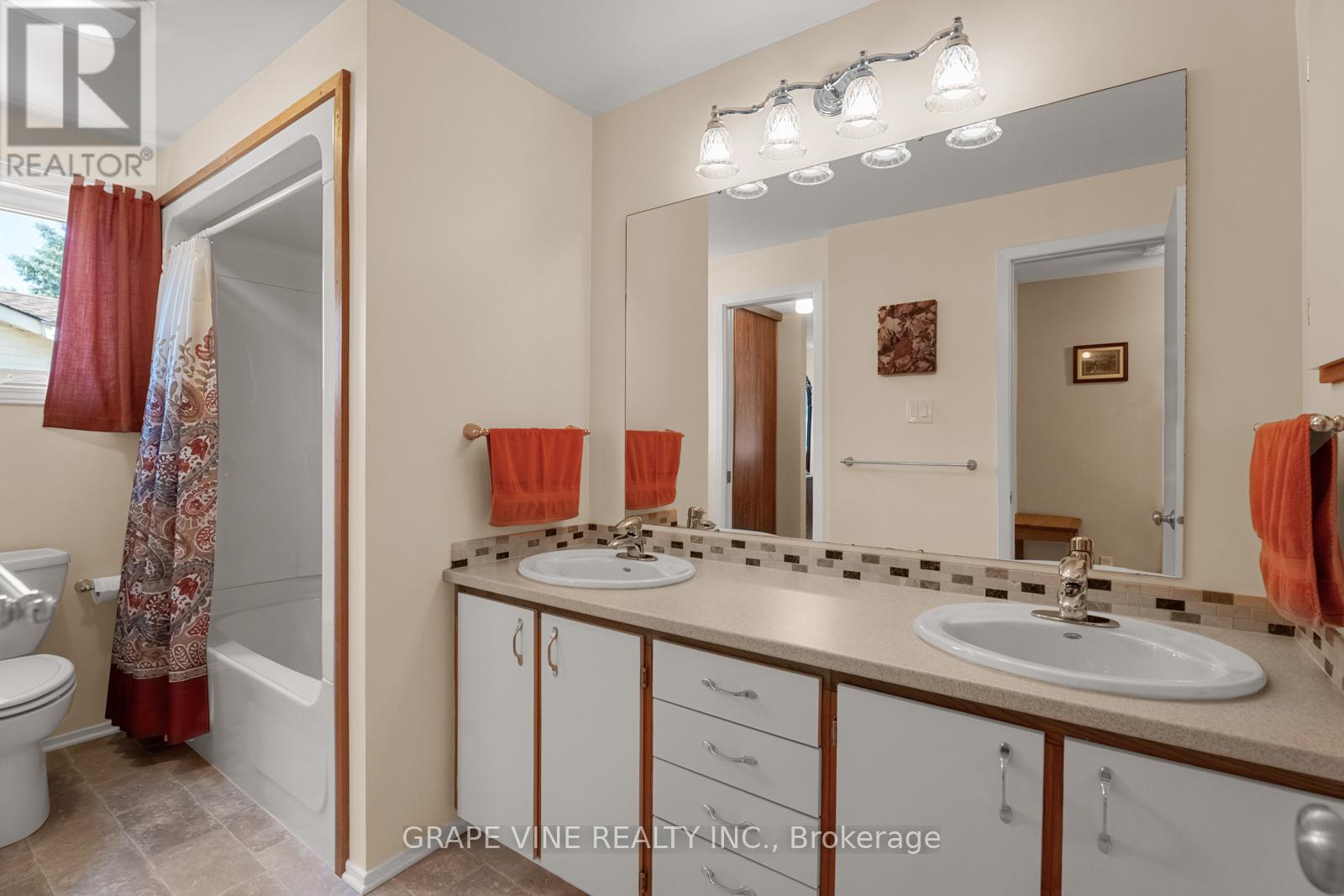 34 Four Seasons Drive, Ottawa, Ontario  K2E 7P8 - Photo 16 - X12311686