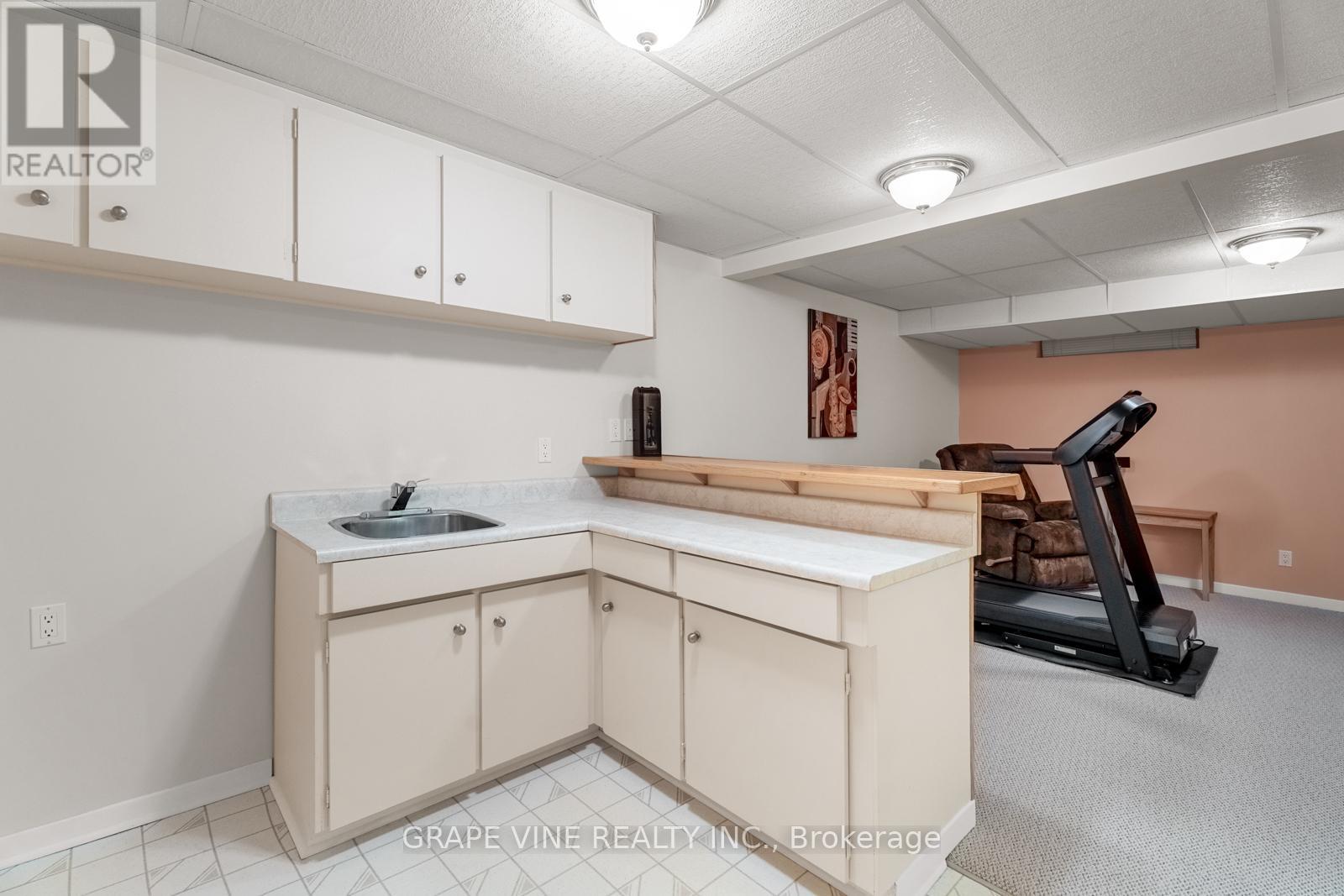 34 Four Seasons Drive, Ottawa, Ontario  K2E 7P8 - Photo 25 - X12311686