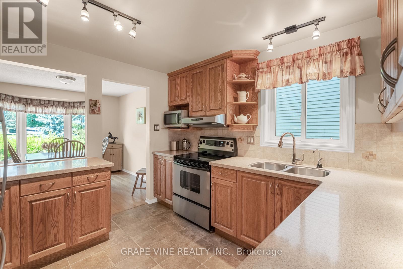 Property at 34 FOUR SEASONS DRIVE image 5