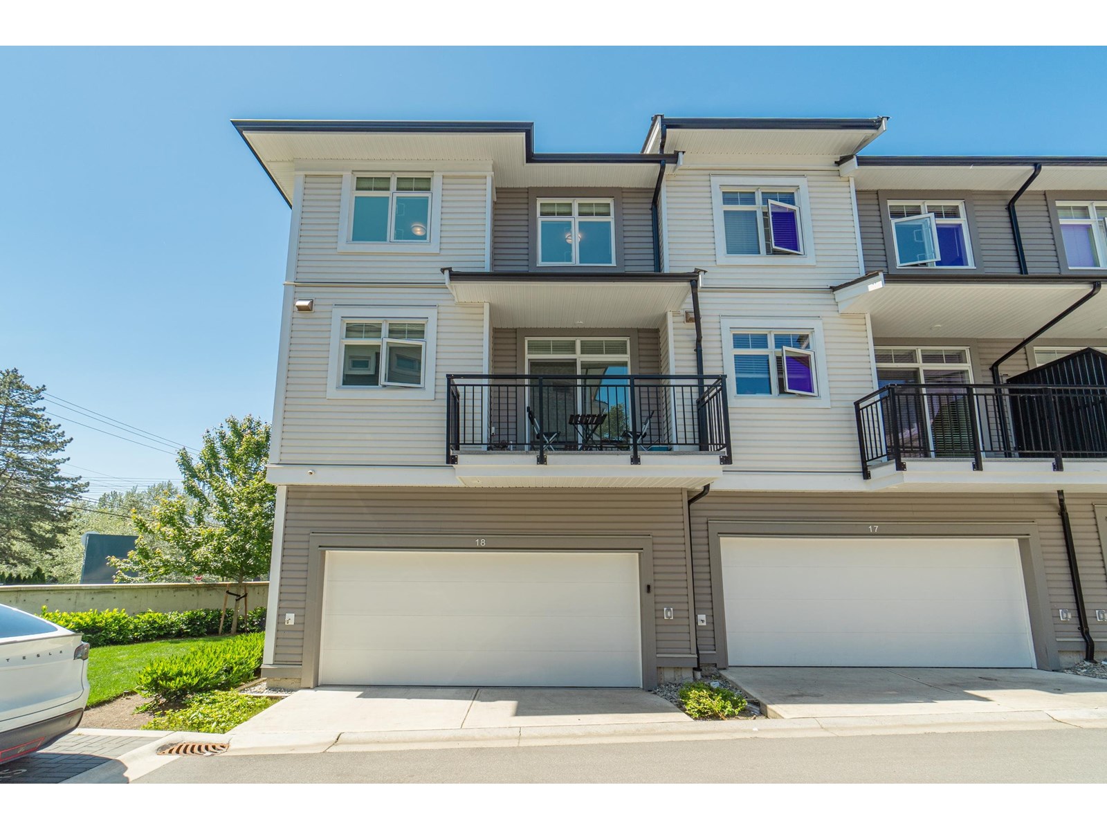 18 2070 Oak Meadows Drive, Surrey, British Columbia  V3Z 1J1 - Photo 3 - R3031399