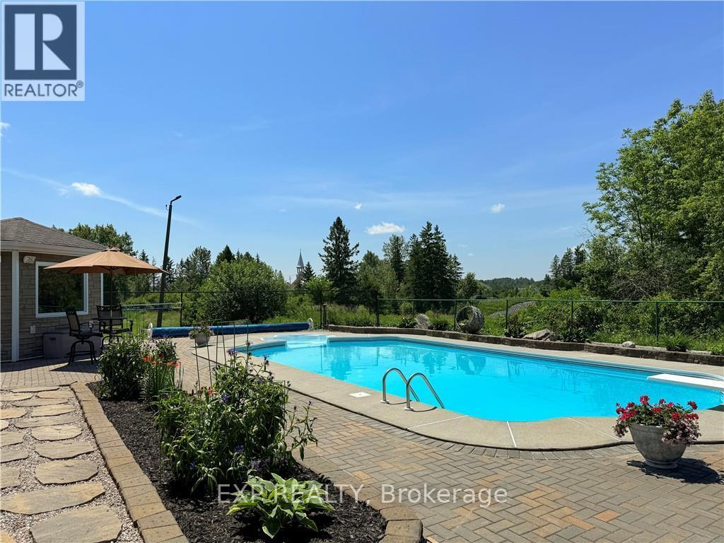 33 Dubeau Street, West Nipissing (Verner), Ontario  P0H 2M0 - Photo 5 - X12311650