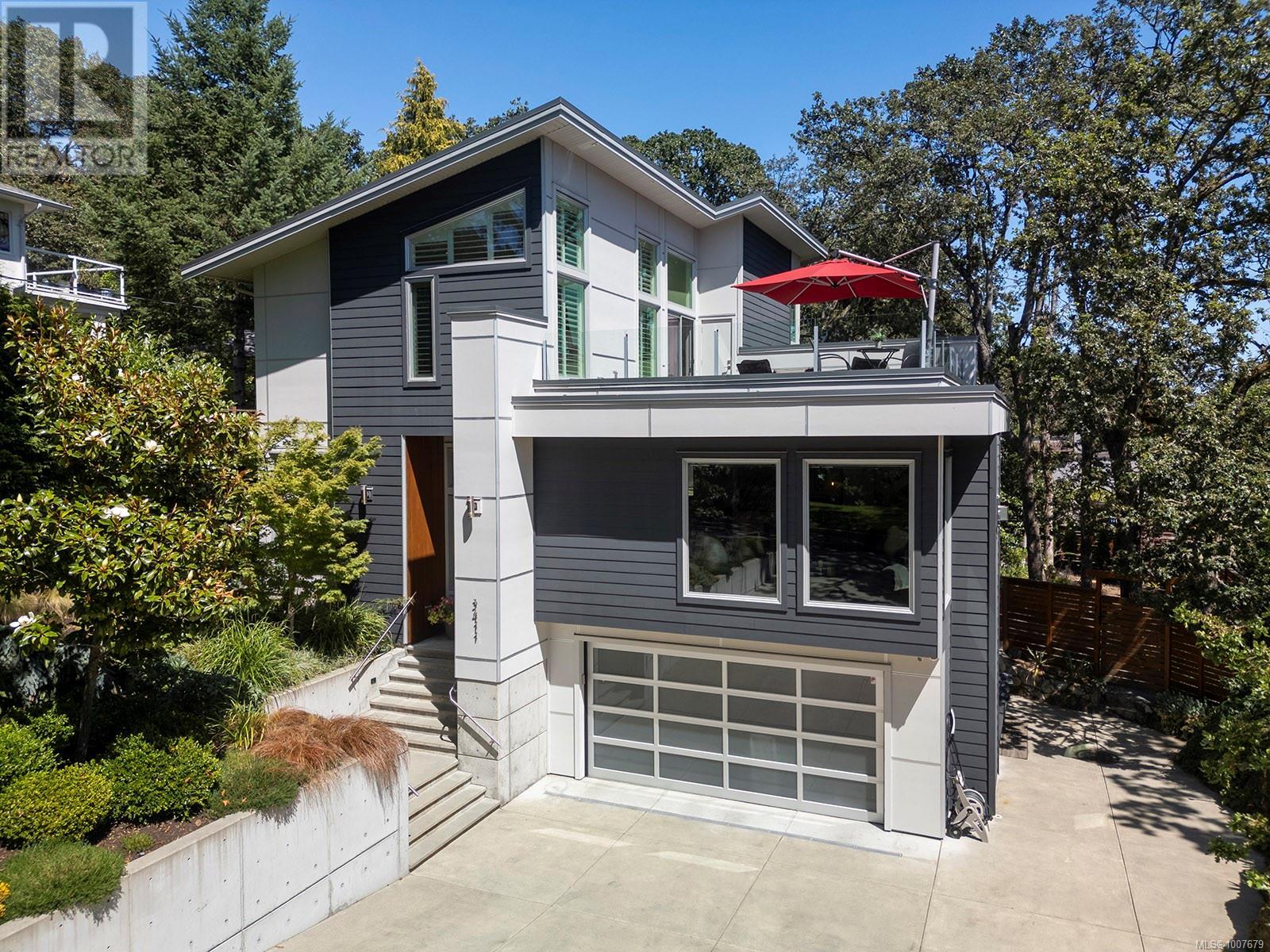 Property at 3411 Mayfair Dr image 2