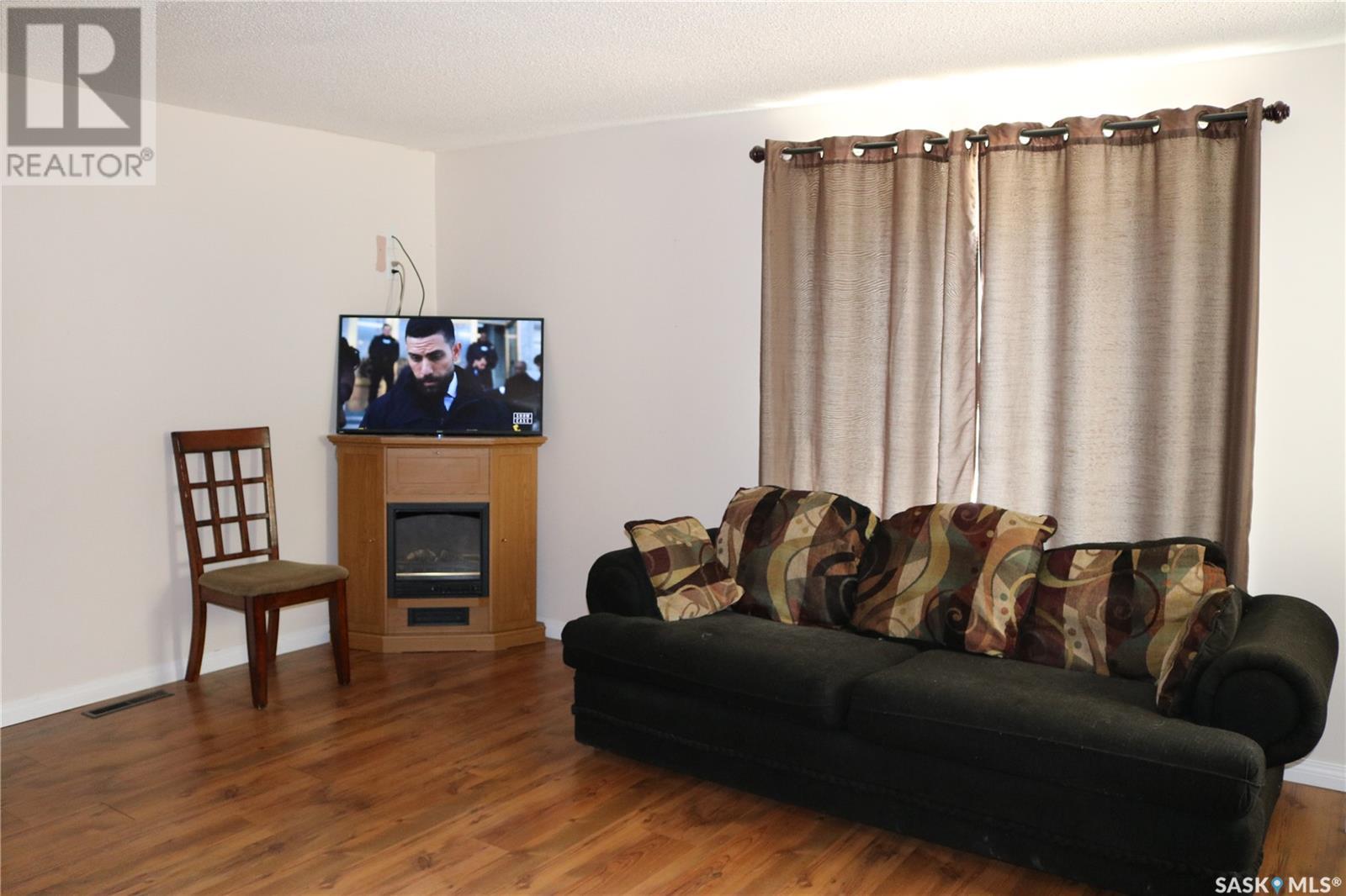 704 Ogilvie Street, Moosomin, Saskatchewan  S0G 3N0 - Photo 13 - SK014001