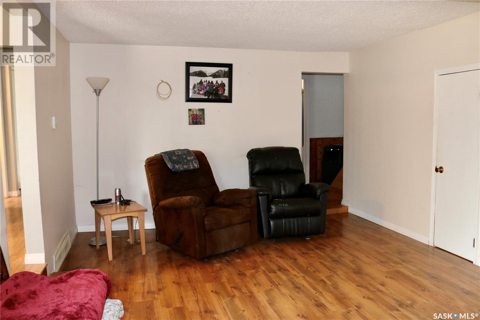 704 Ogilvie Street, Moosomin, Saskatchewan  S0G 3N0 - Photo 15 - SK014001