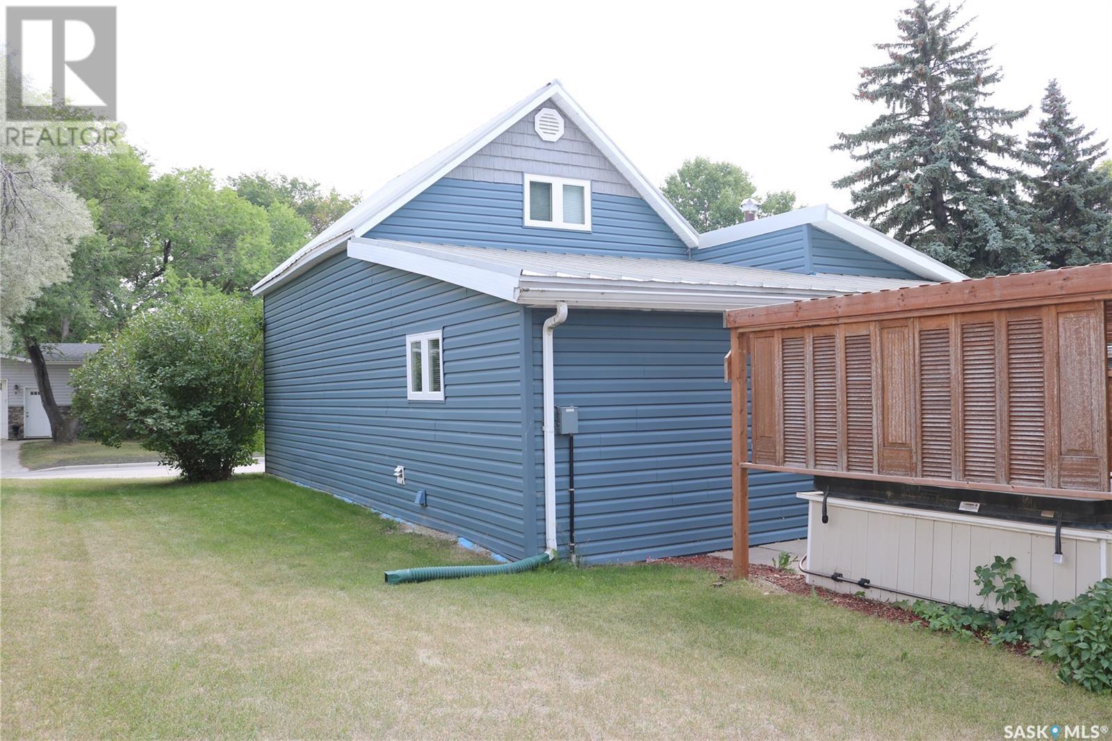 704 Ogilvie Street, Moosomin, Saskatchewan  S0G 3N0 - Photo 30 - SK014001