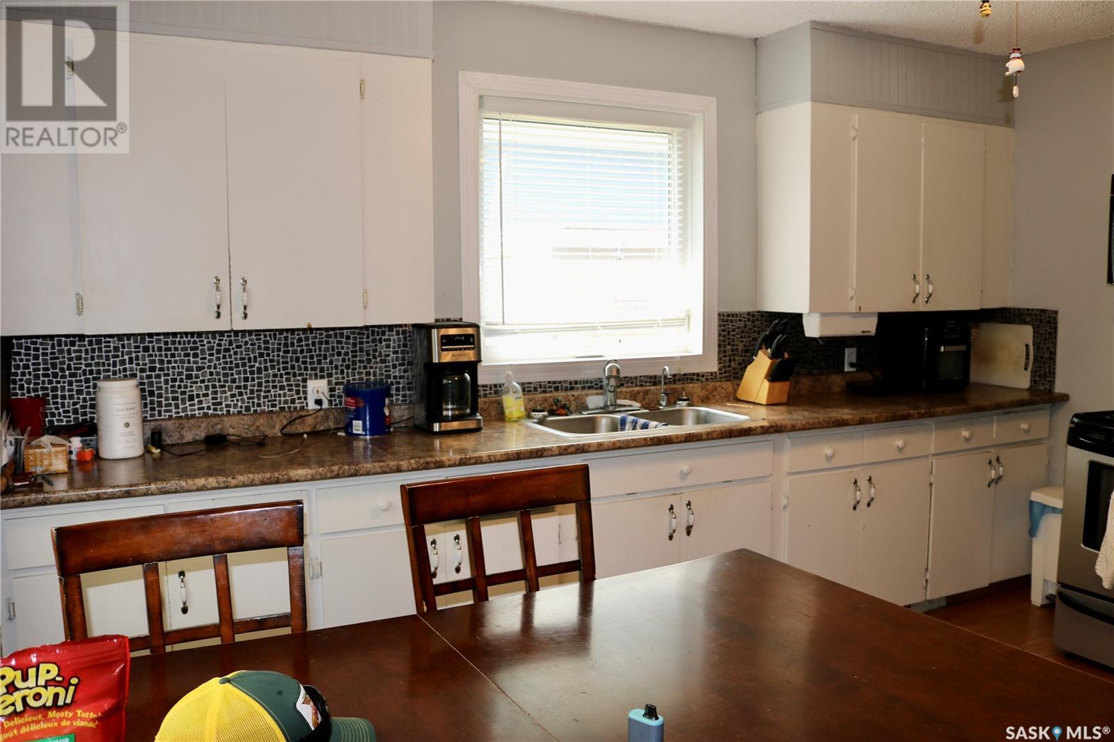 704 Ogilvie Street, Moosomin, Saskatchewan  S0G 3N0 - Photo 9 - SK014001