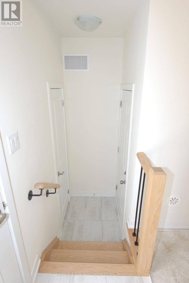 702 - 1695 Dersan Street, Pickering, Ontario  L1X 0H8 - Photo 3 - E12311711