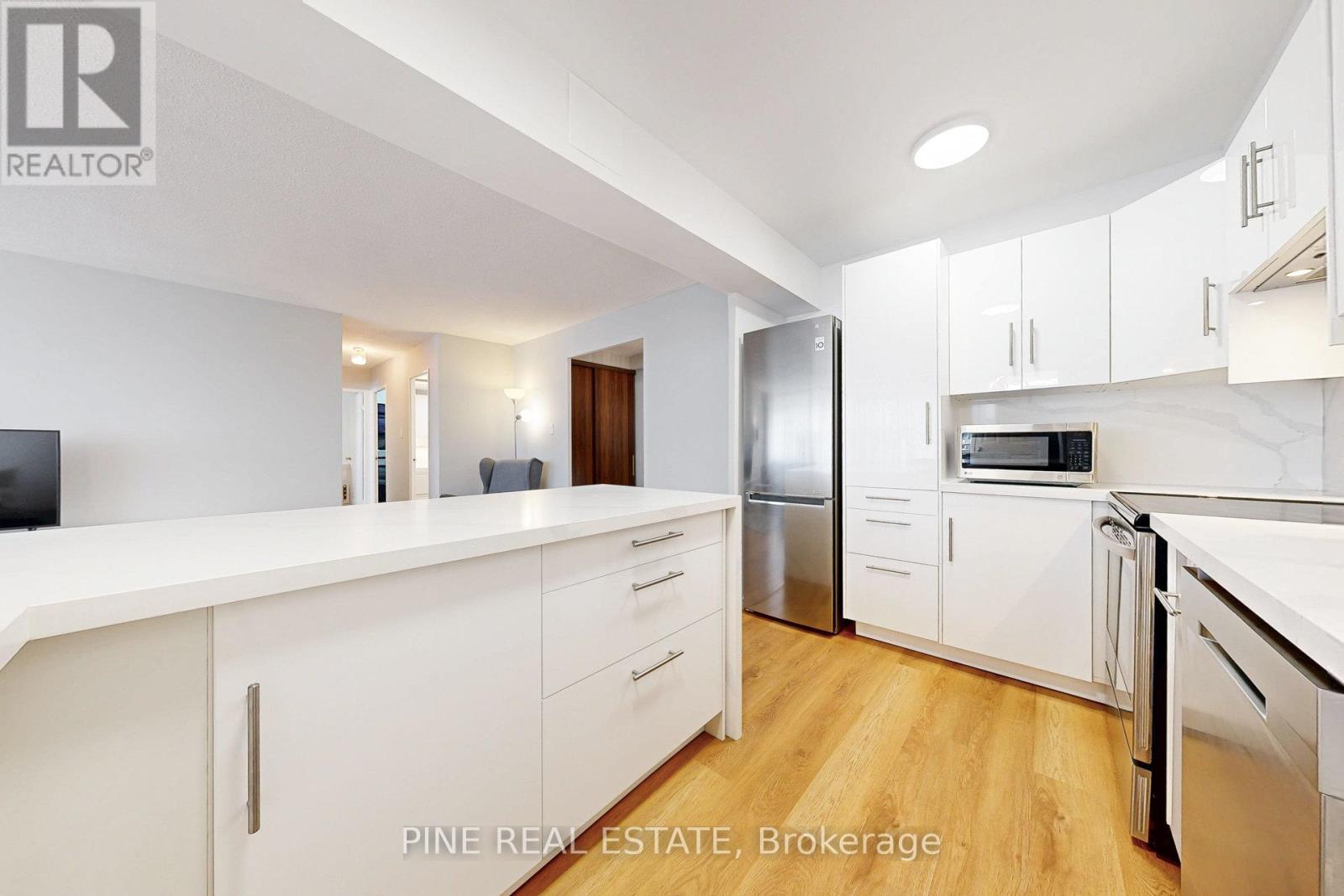 2307 - 155 Marlee Avenue, Toronto, Ontario  M6B 4B5 - Photo 11 - W12311666