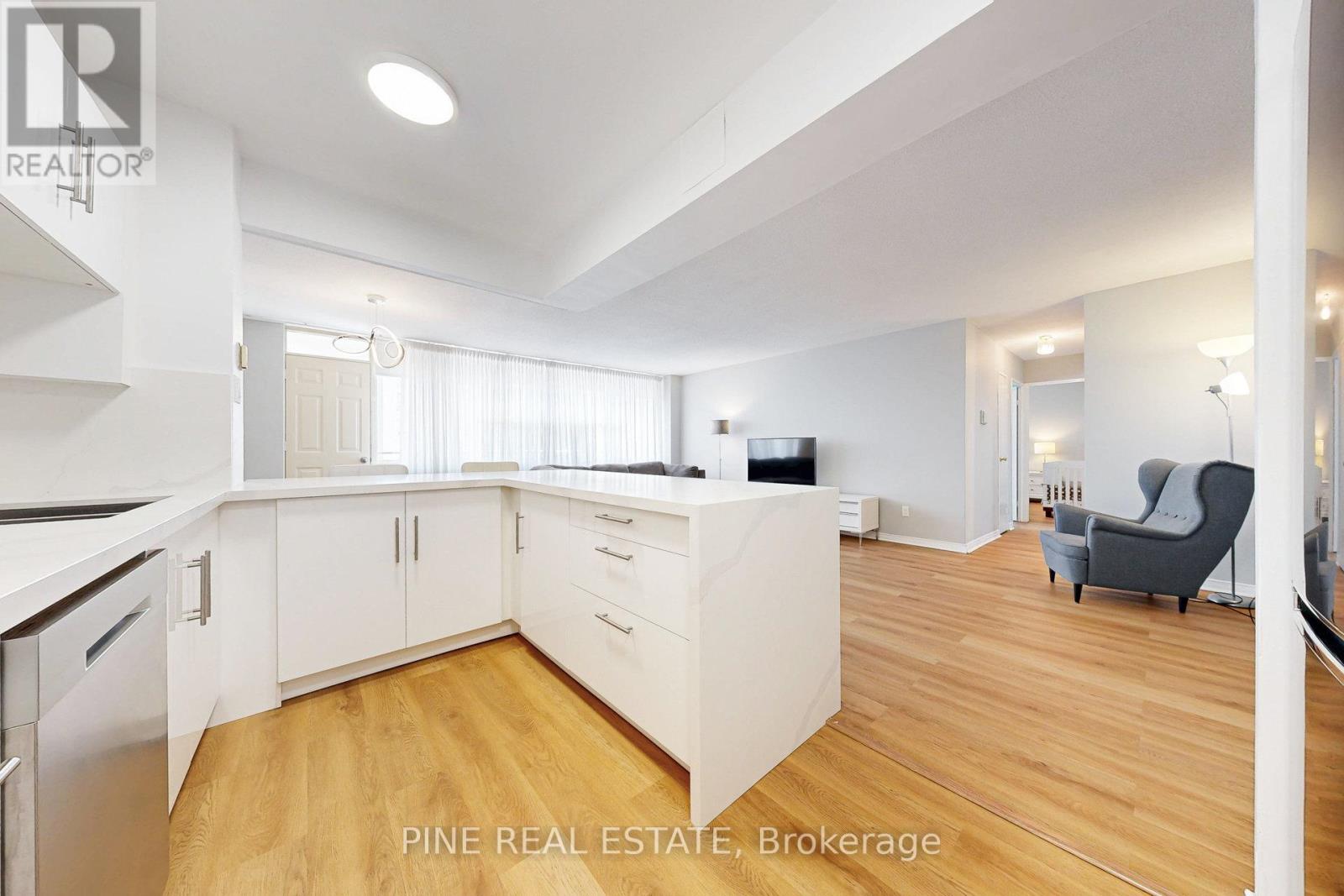2307 - 155 Marlee Avenue, Toronto, Ontario  M6B 4B5 - Photo 12 - W12311666