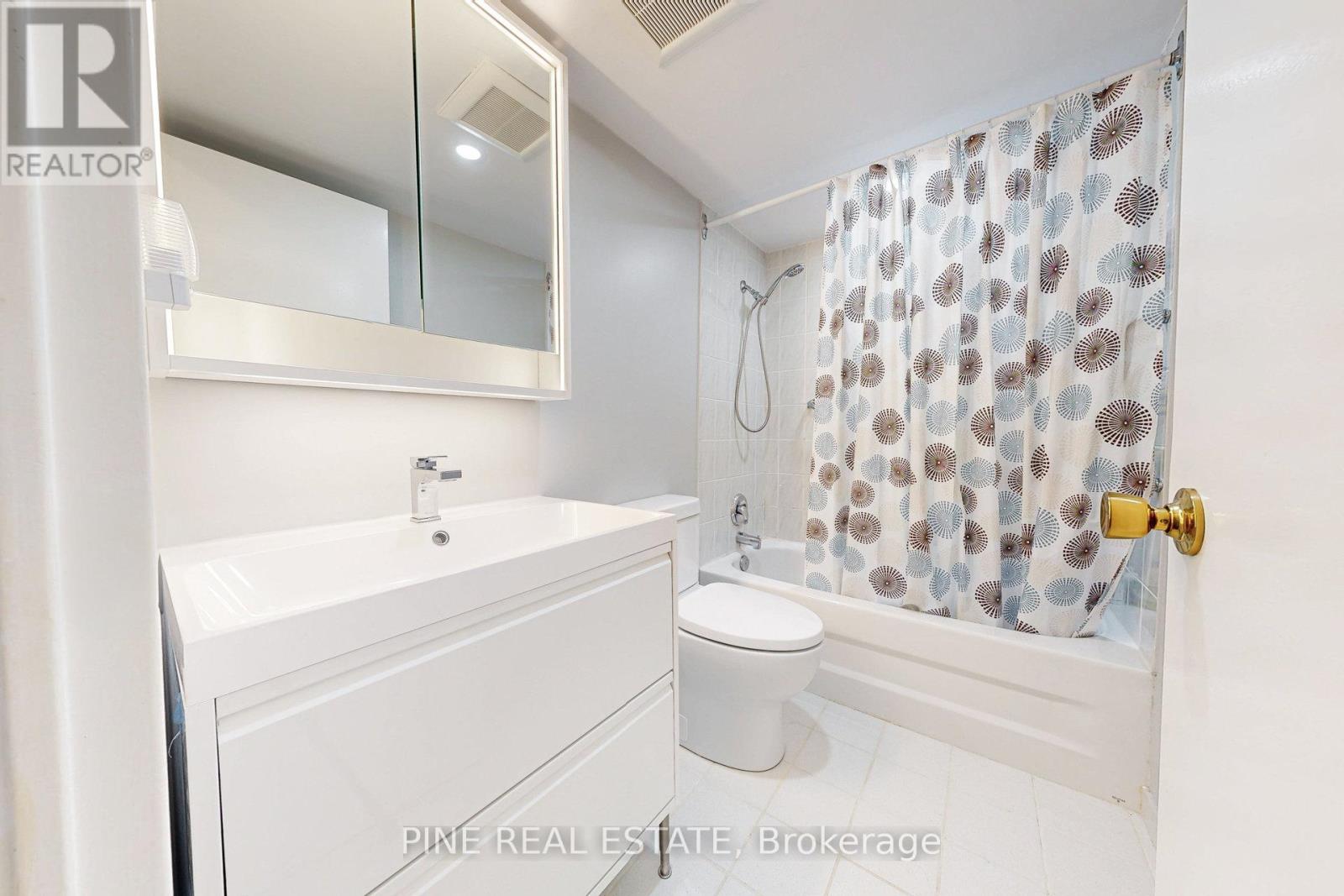 2307 - 155 Marlee Avenue, Toronto, Ontario  M6B 4B5 - Photo 16 - W12311666