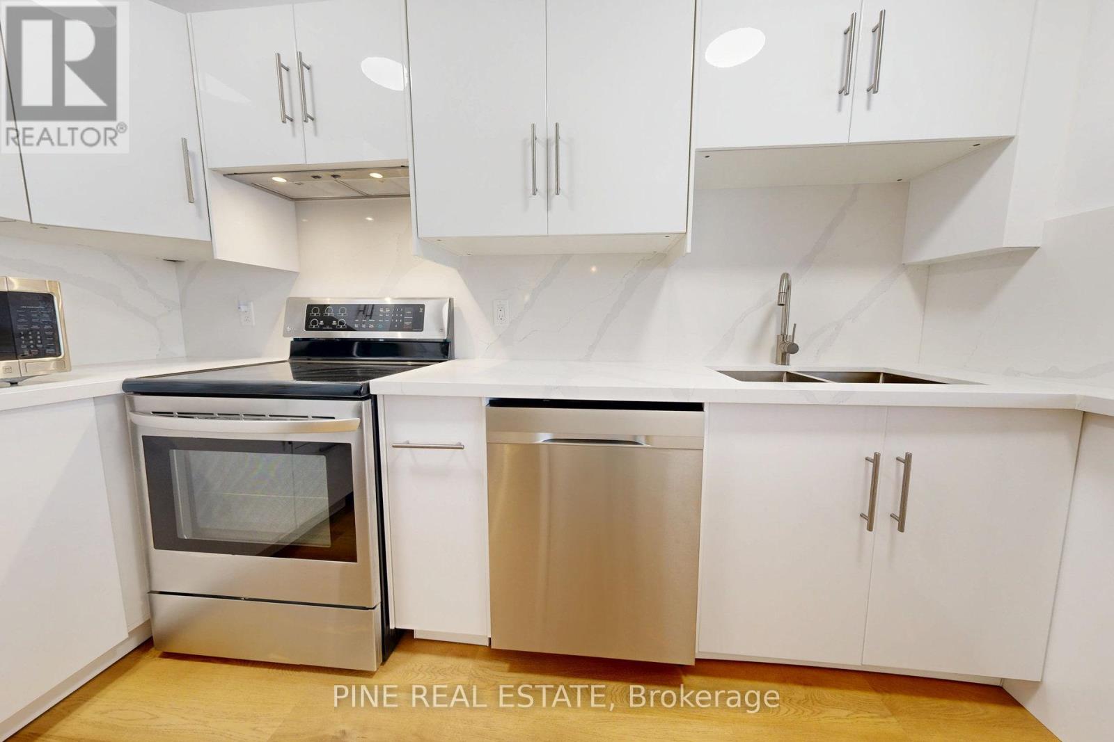 2307 - 155 Marlee Avenue, Toronto, Ontario  M6B 4B5 - Photo 3 - W12311666