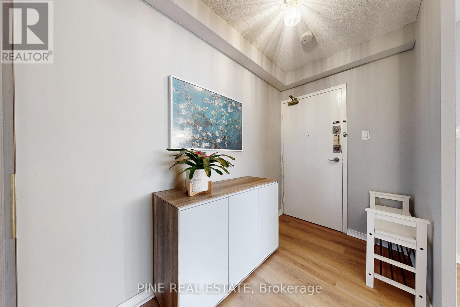 2307 - 155 Marlee Avenue, Toronto, Ontario  M6B 4B5 - Photo 4 - W12311666