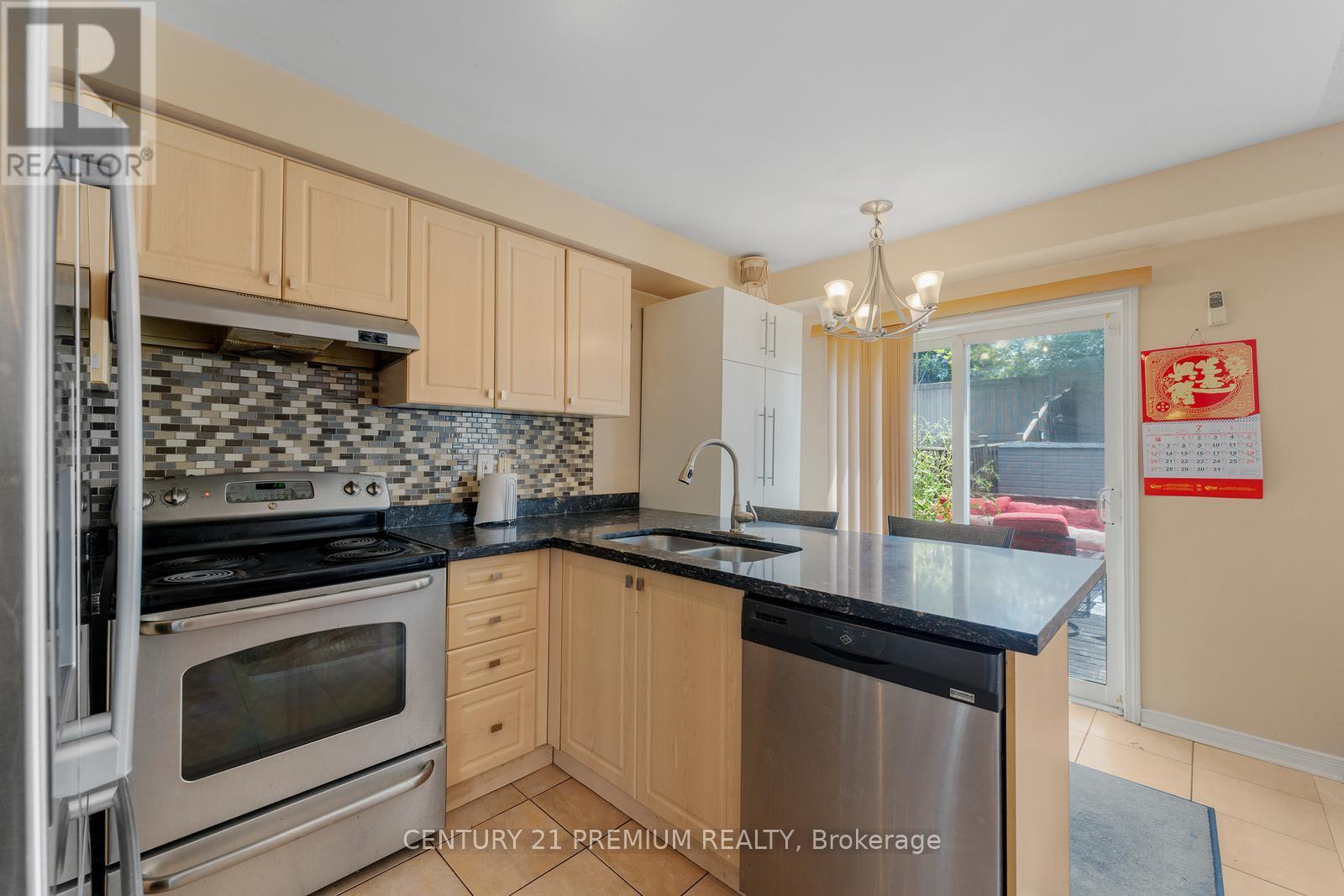 98 Albright Road, Brampton (Fletcher's Creek Village), Ontario  L6X 5E6 - Photo 11 - W12311696